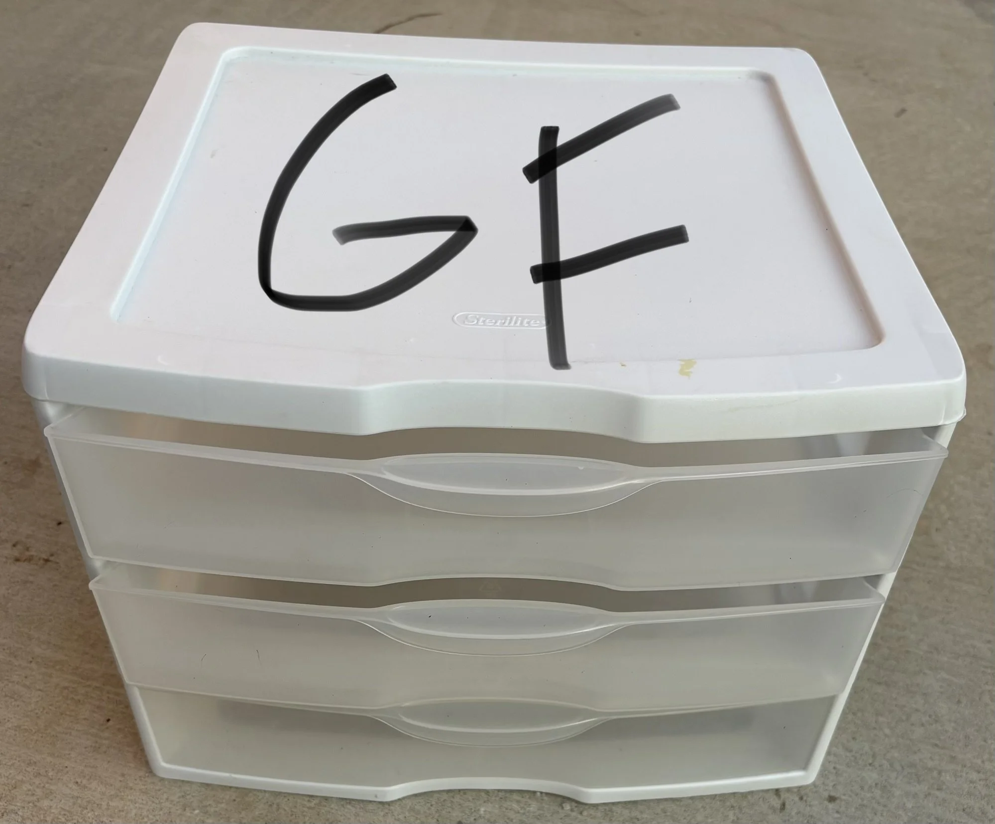 Lot GF small storage bin