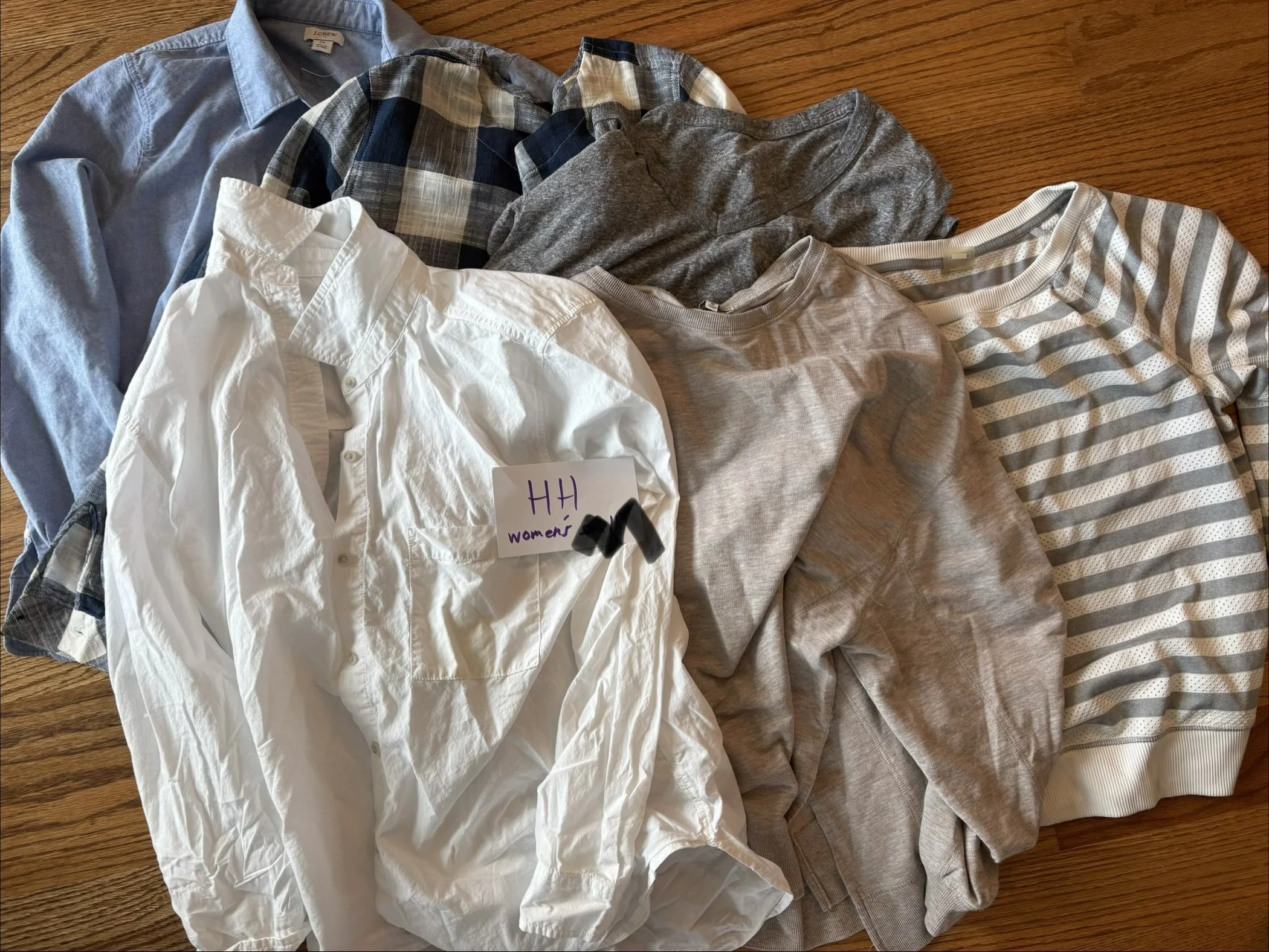 Lot HH women’s medium
