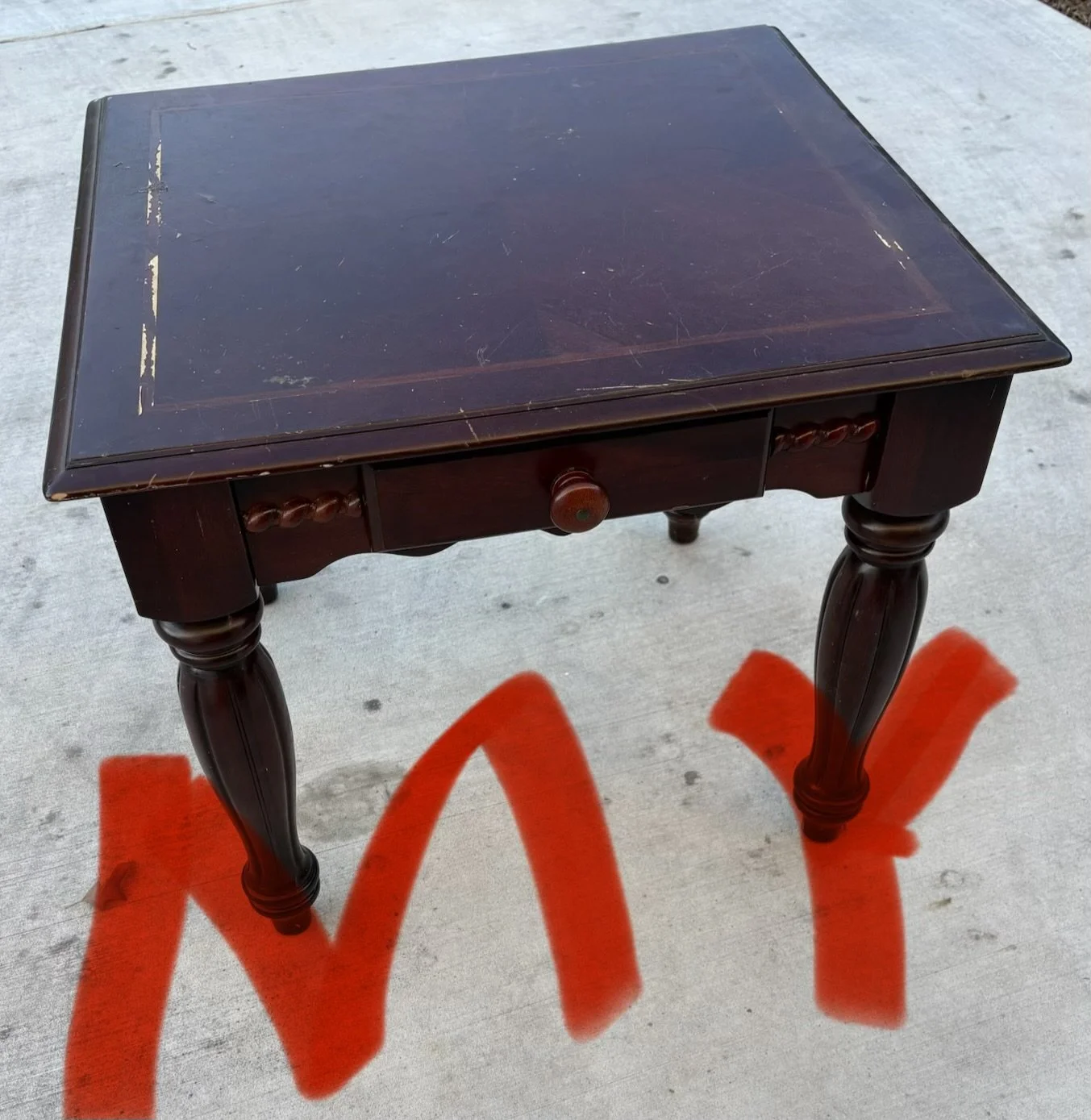 Lot MY - side table
