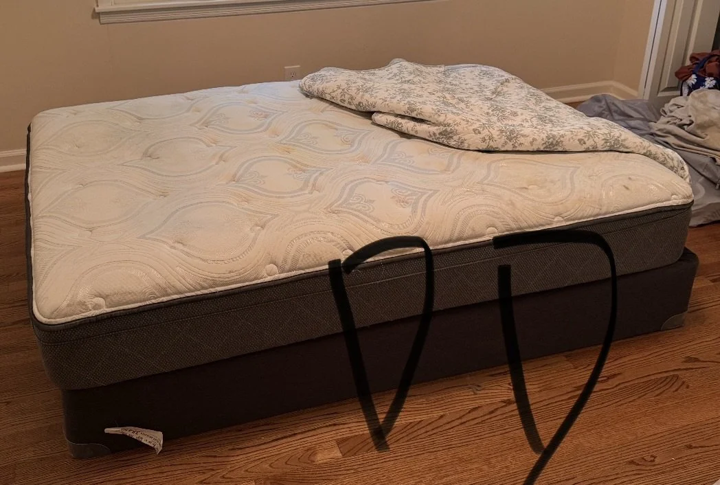 Lot DD full mattress frame & head/footboard