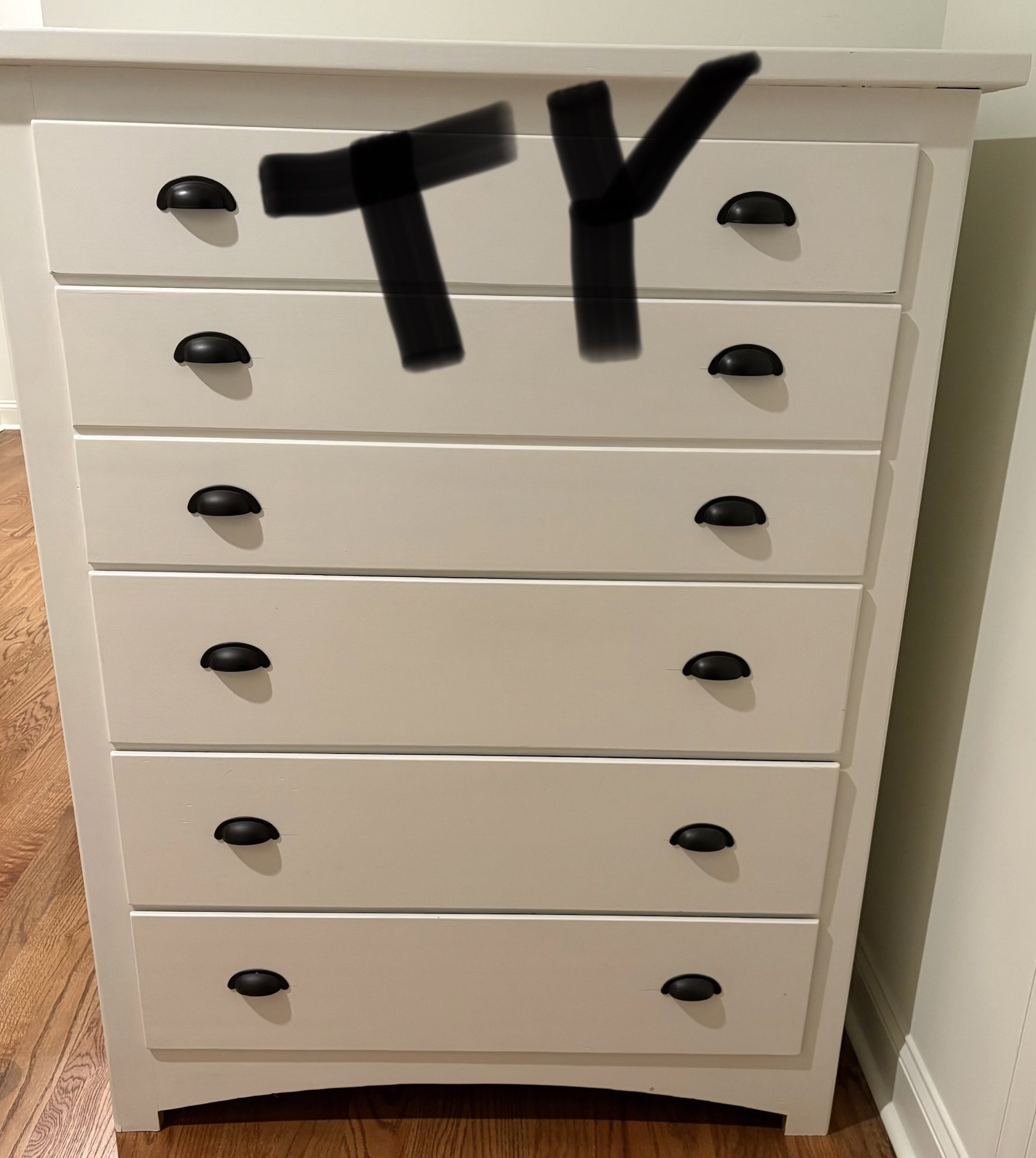Lot TY tall white dresser
