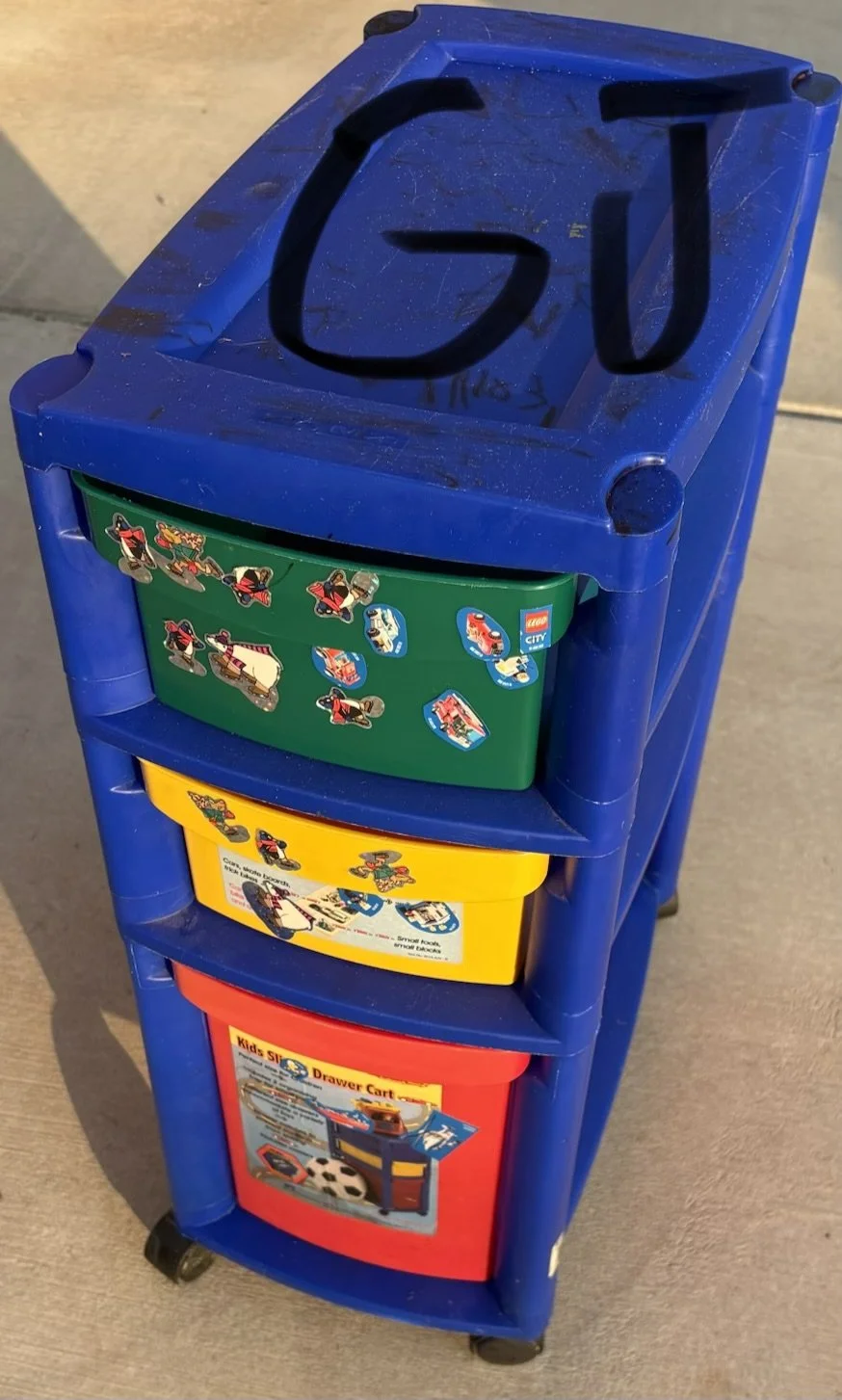 Lot GJ kids storage bin