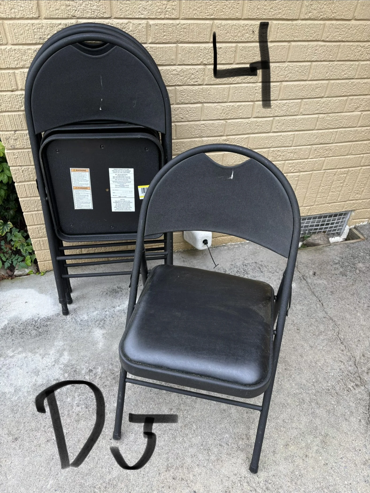 Lot DJ 4 black metal folding chairs