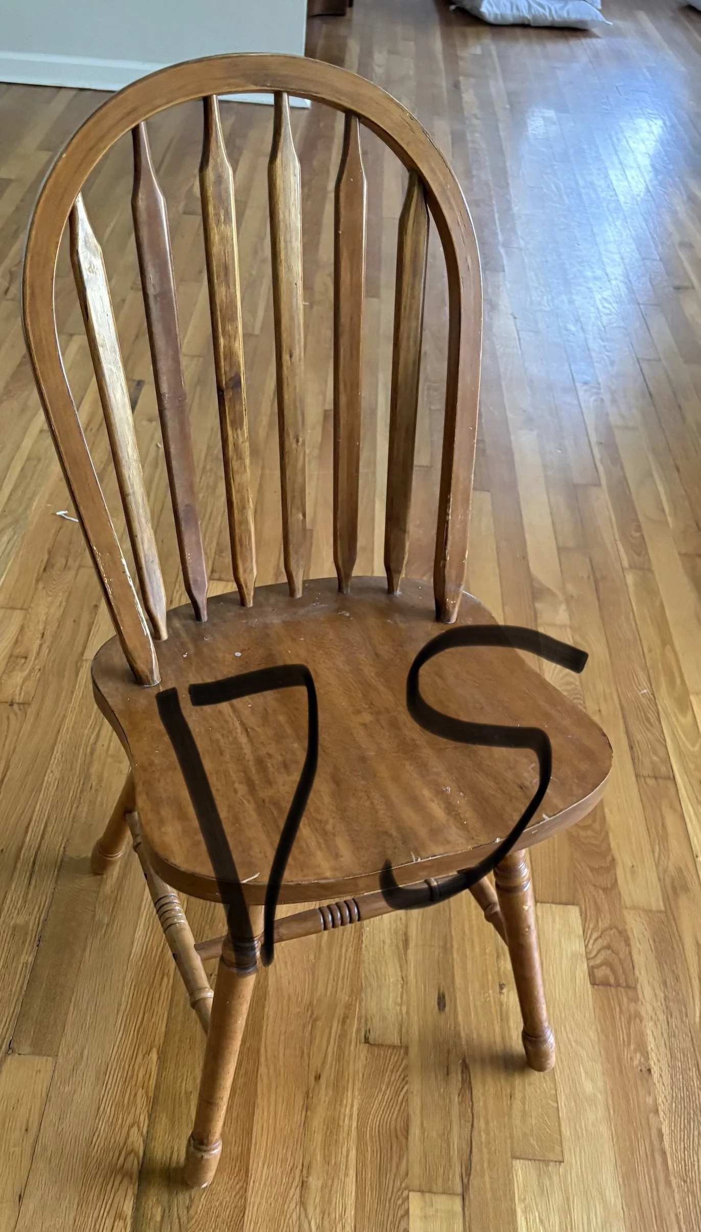 Lot DS 1 brown wood chair