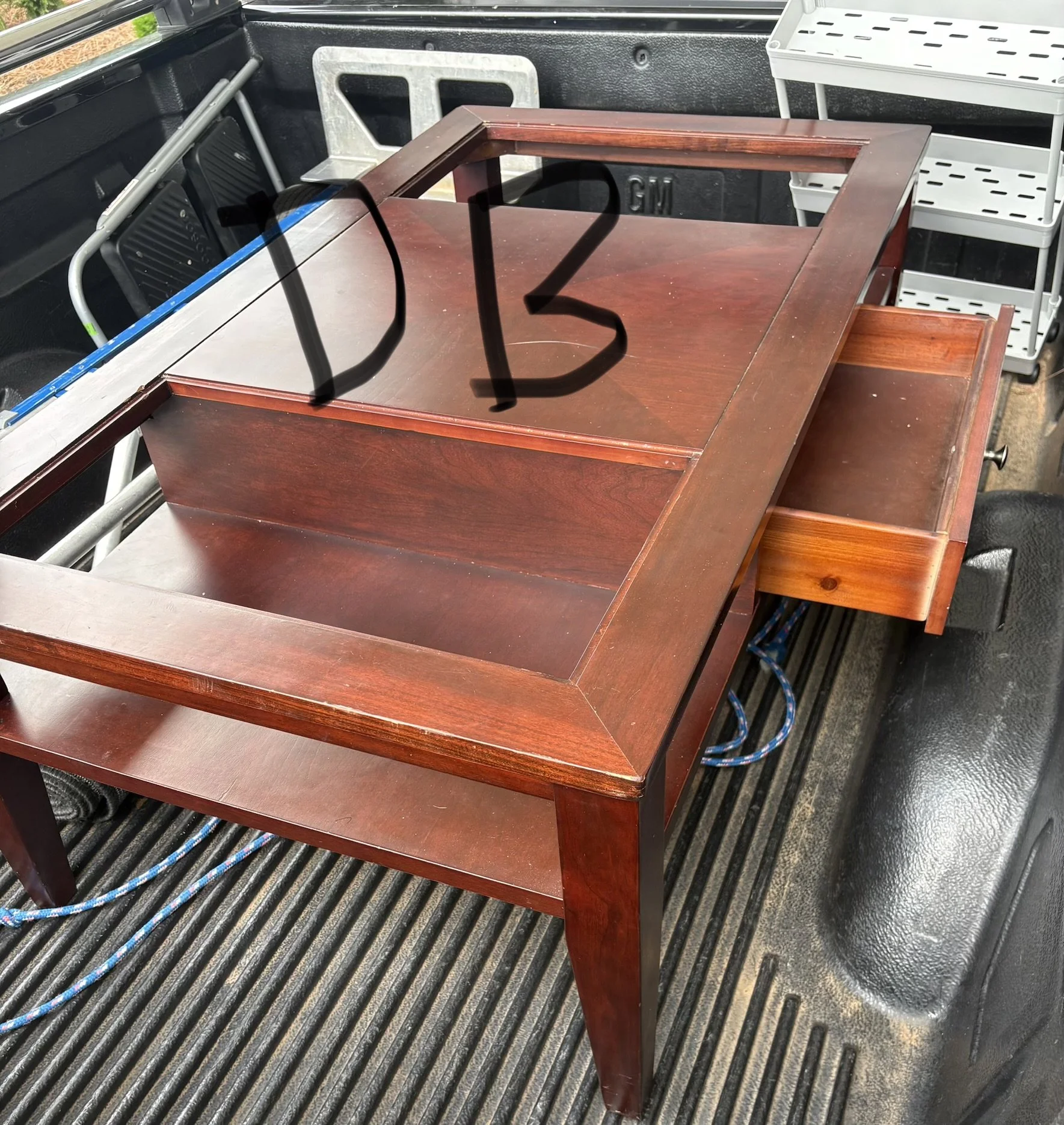 Lot DB coffee table with glass panels