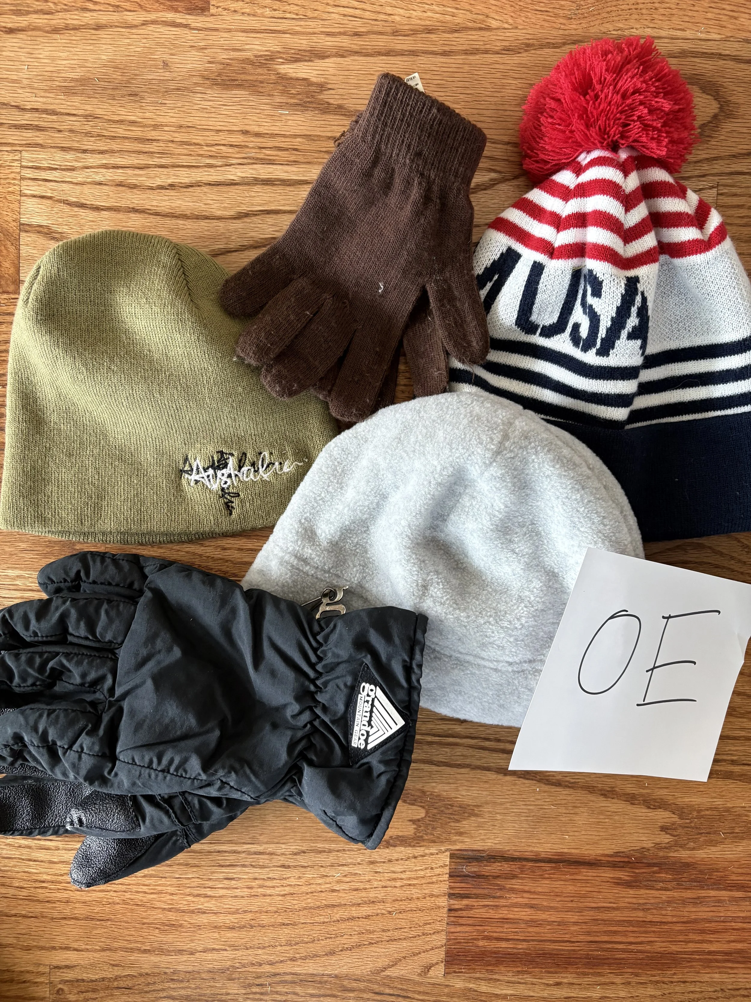 Lot OE winter hats and gloves