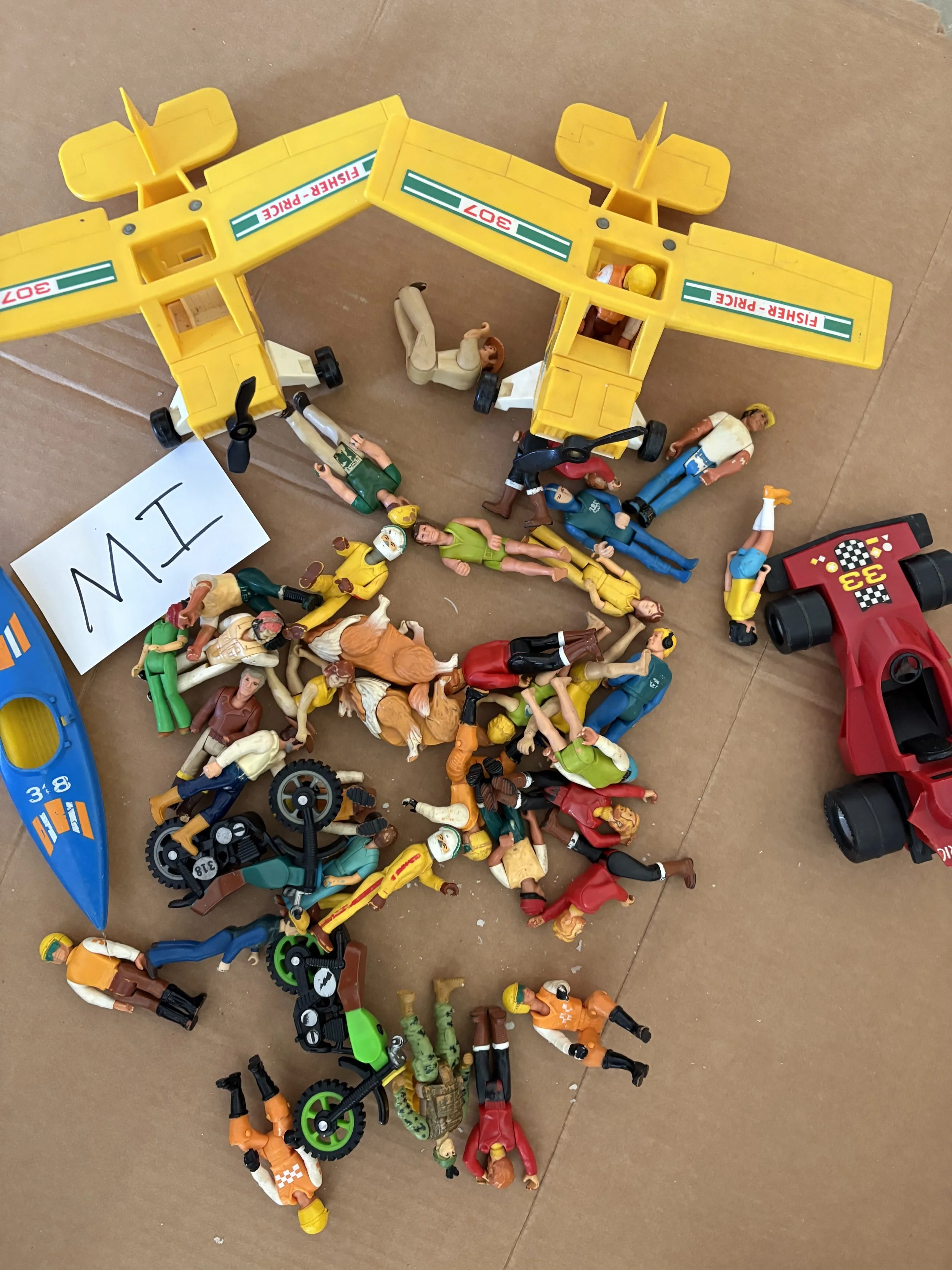 Lot MI fisher price figures