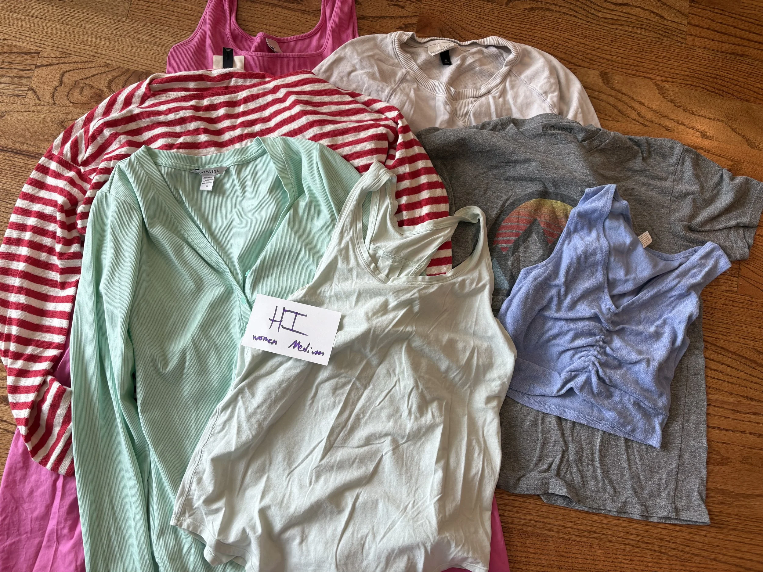 Lot HI women’s medium