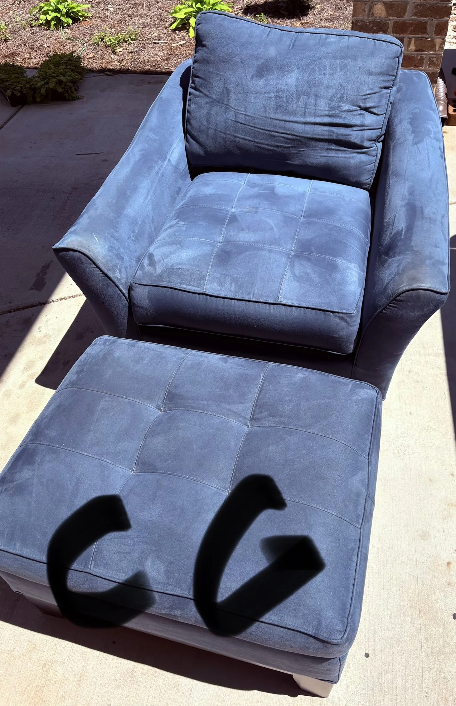 Lot CG blue chair and ottoman