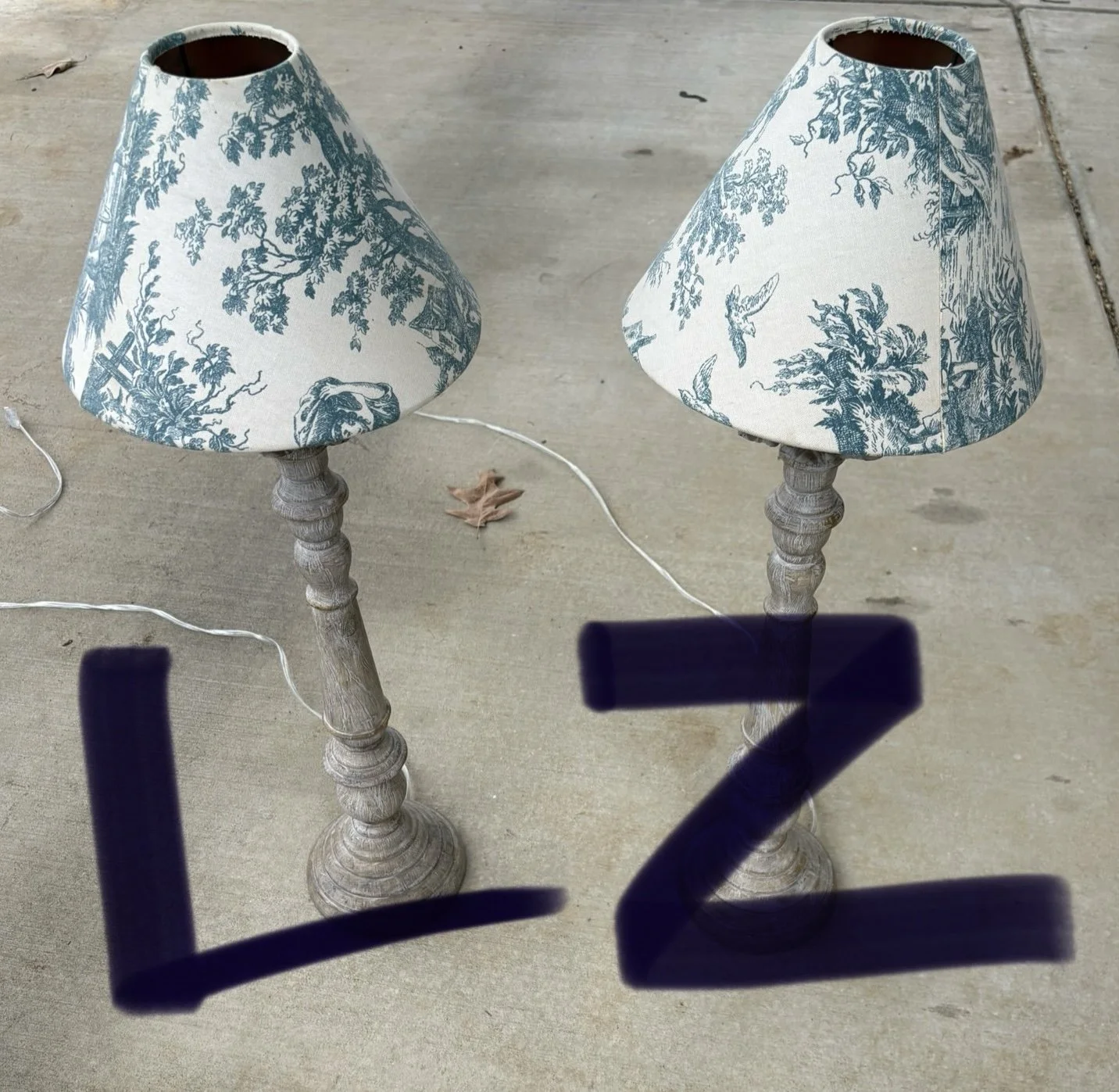 Lot LZ two ornate lamps