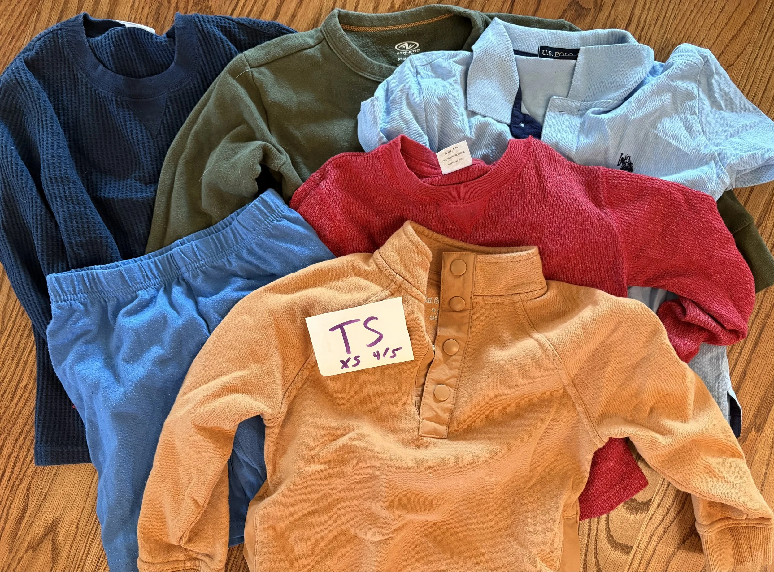 Lot TS boys XS 4/5 size