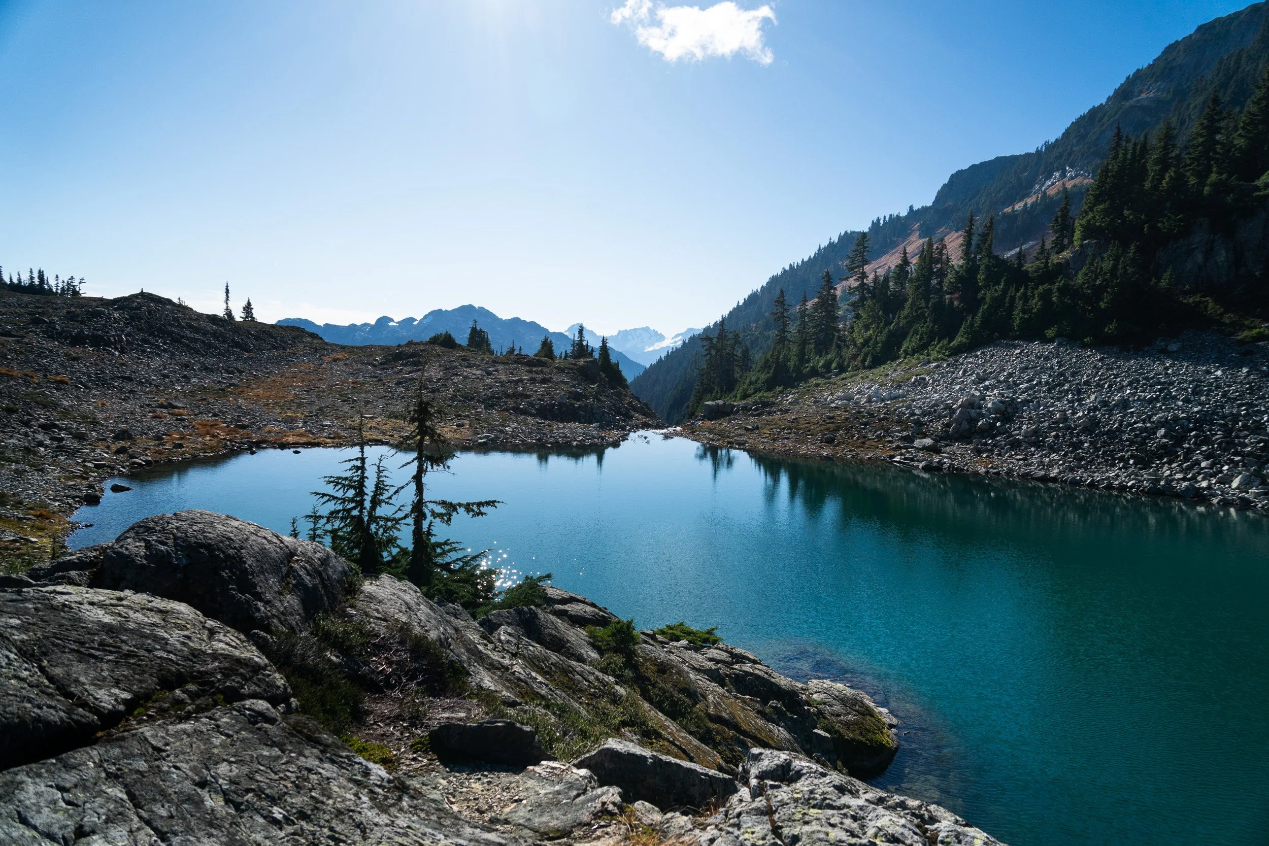  Berg lake, an alpine green lake in British Columbia 