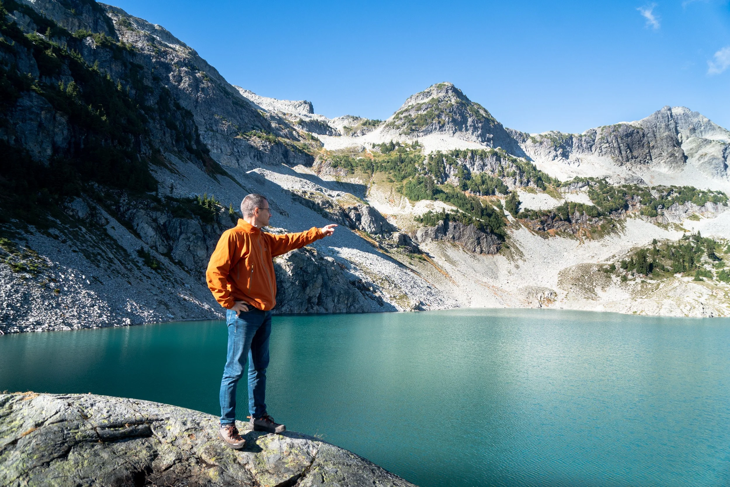  Berg lake, an alpine green lake in British Columbia 