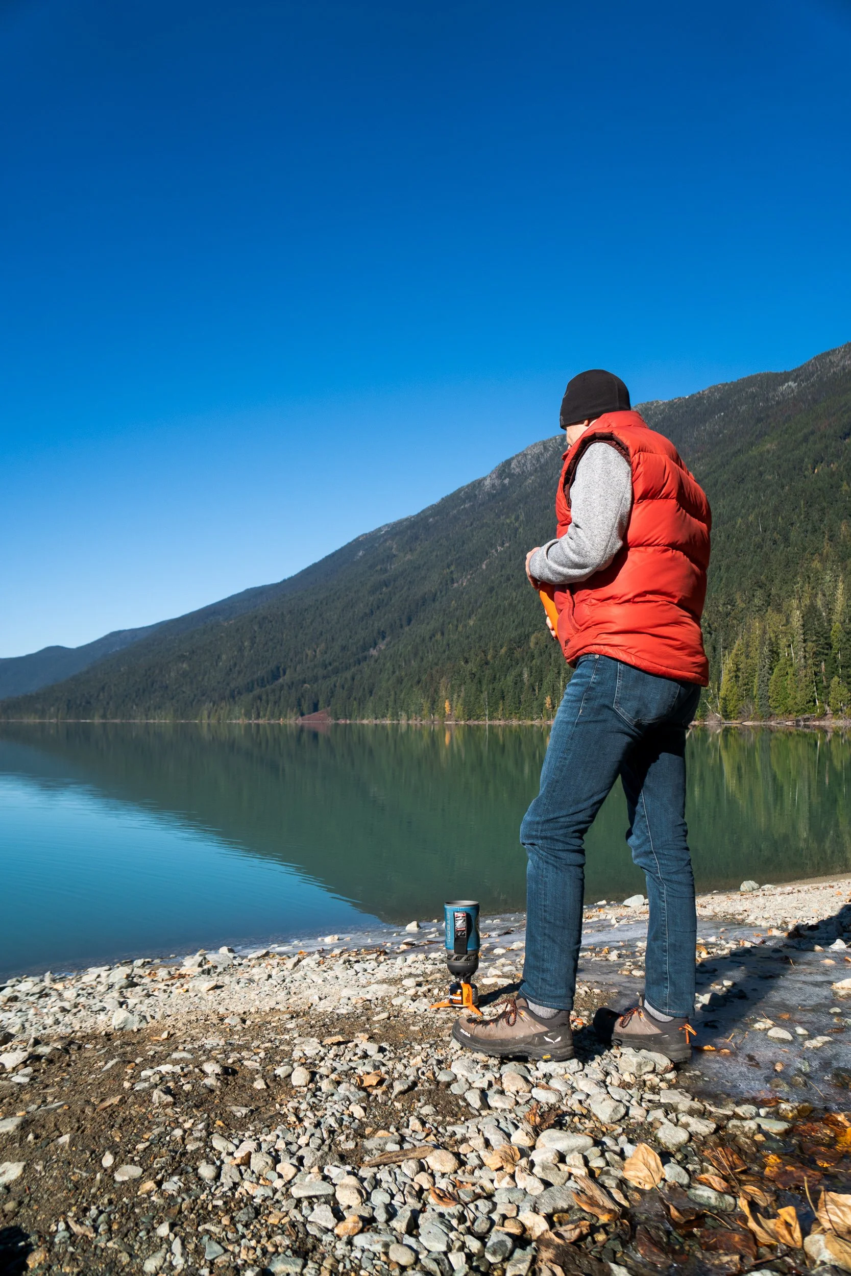  Jetboil all-in-one system stove in front of Cheakamus lake in British Columbia 