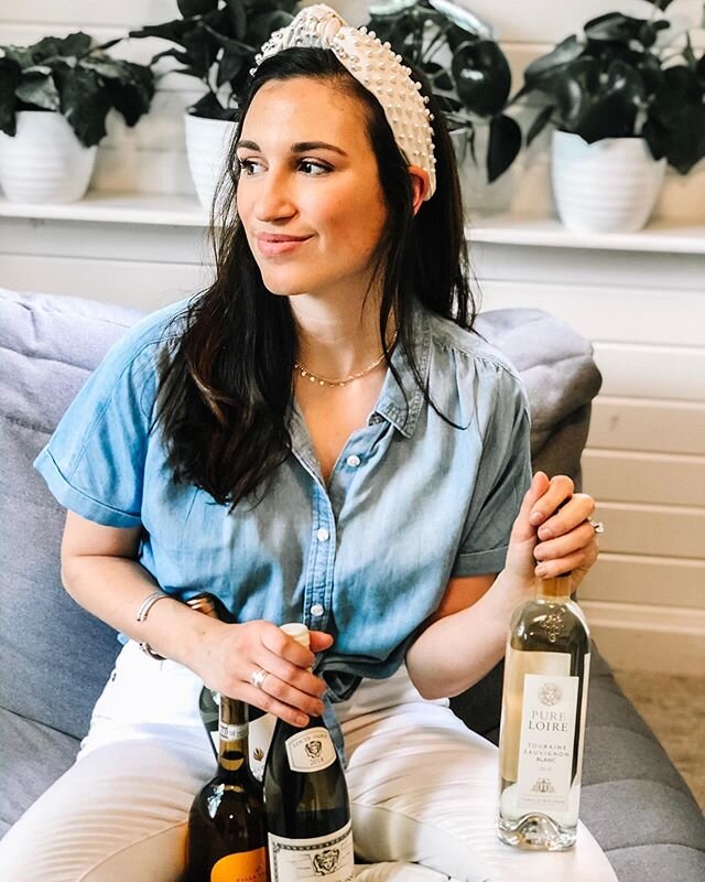 Anybody else been drinking a lot more white wines lately? While I do have my go to favorites I have been trying to adventure out of my comfort zone on whites and have found a few that I am REALLY liking.
&bull;
🥂Pouilly- Fuisse White Burgundy from @