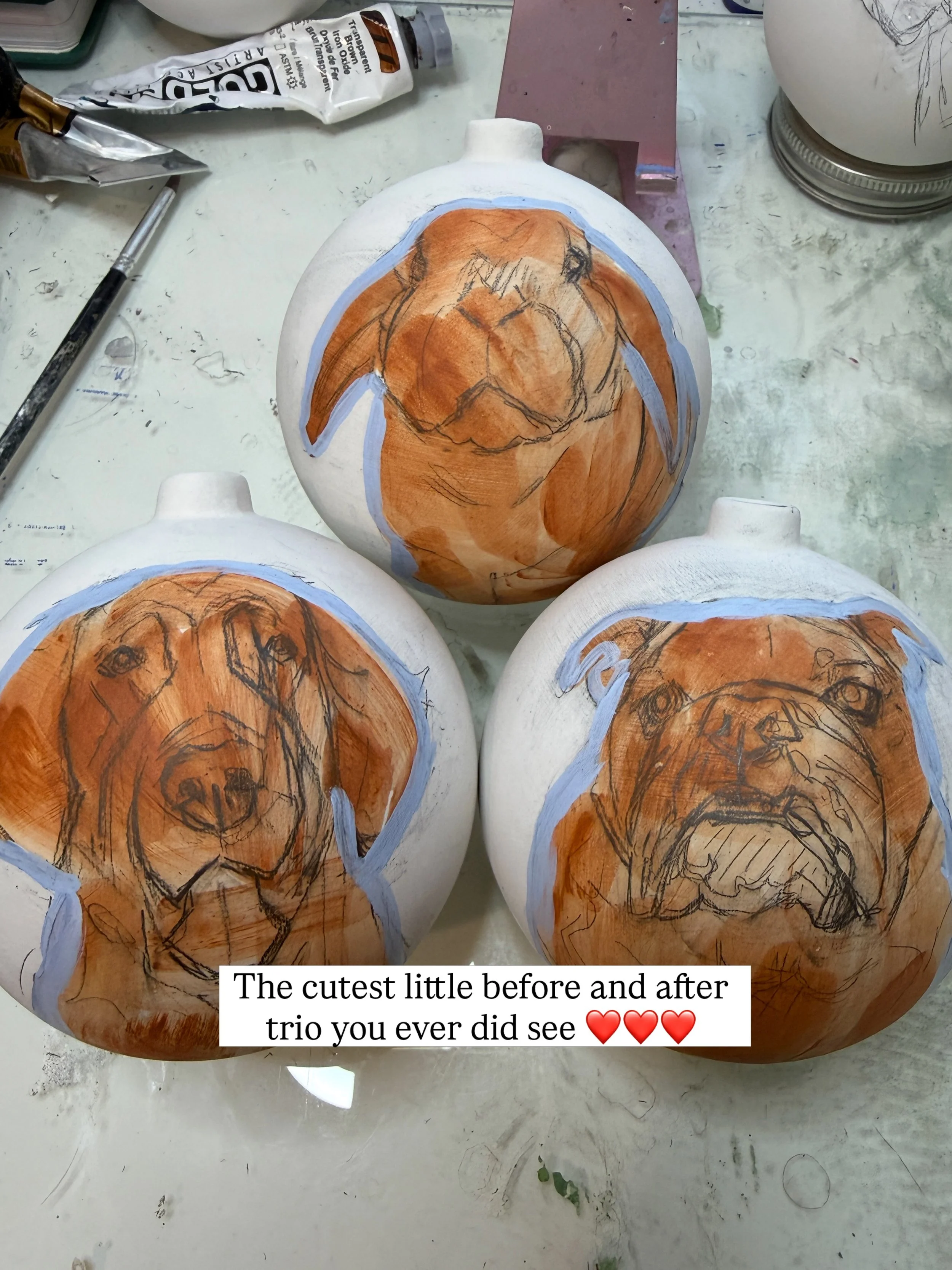 Don&rsquo;t we all want a floppy eared bunny now? Wolfie the bunny, Finja, and Moscato ❤️❤️❤️ 

#bunnyloversofinstagram #floppyears #customornaments #christmasishere #petportraitsofinstagram