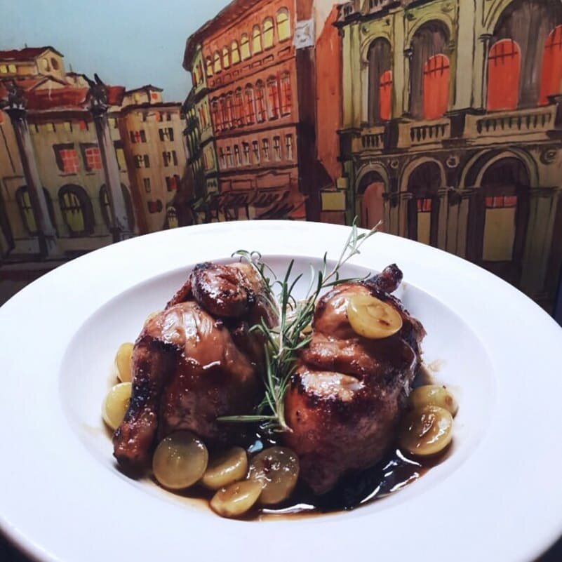 Introducing one of our weekend specials 
Braise-Roasted spatchcock wrapped in pancetta, served  with caramelised balsamic grape and radicchio jus 🍗 #visitgriffith #lascalagriffith