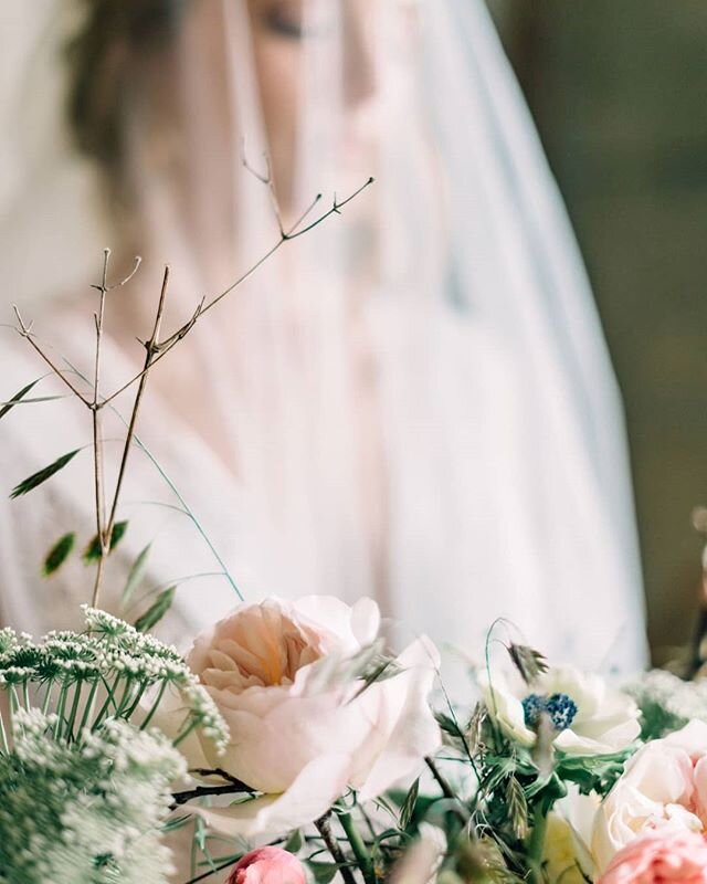 Work aside, I have been daydreaming of being a guest at a wedding again, enjoying the carefree happiness and pretty dresses, friends and laughter ❤
If you are planning your wedding during the pandemic and are concerned how your guests might feel abou