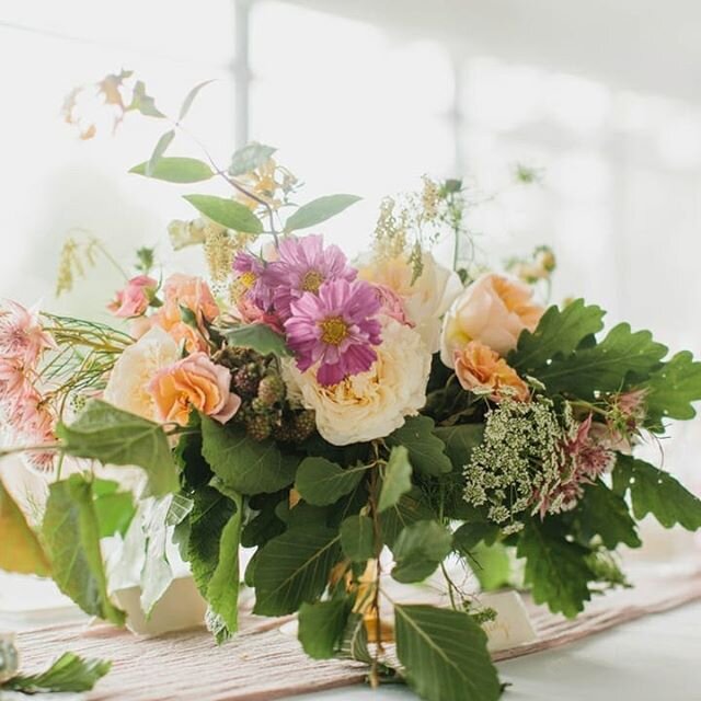 Summer blooms ❤
.
📷@paulaohara
.
.
.
.
.
.
.
.
.
 #weddingtable #weddingflowers #summerwedding #irishwedding #weddingfloristireland #floristireland #irishbride #weddingplannerireland #irishweddingplanner #elopetoireland #weddingstylistireland