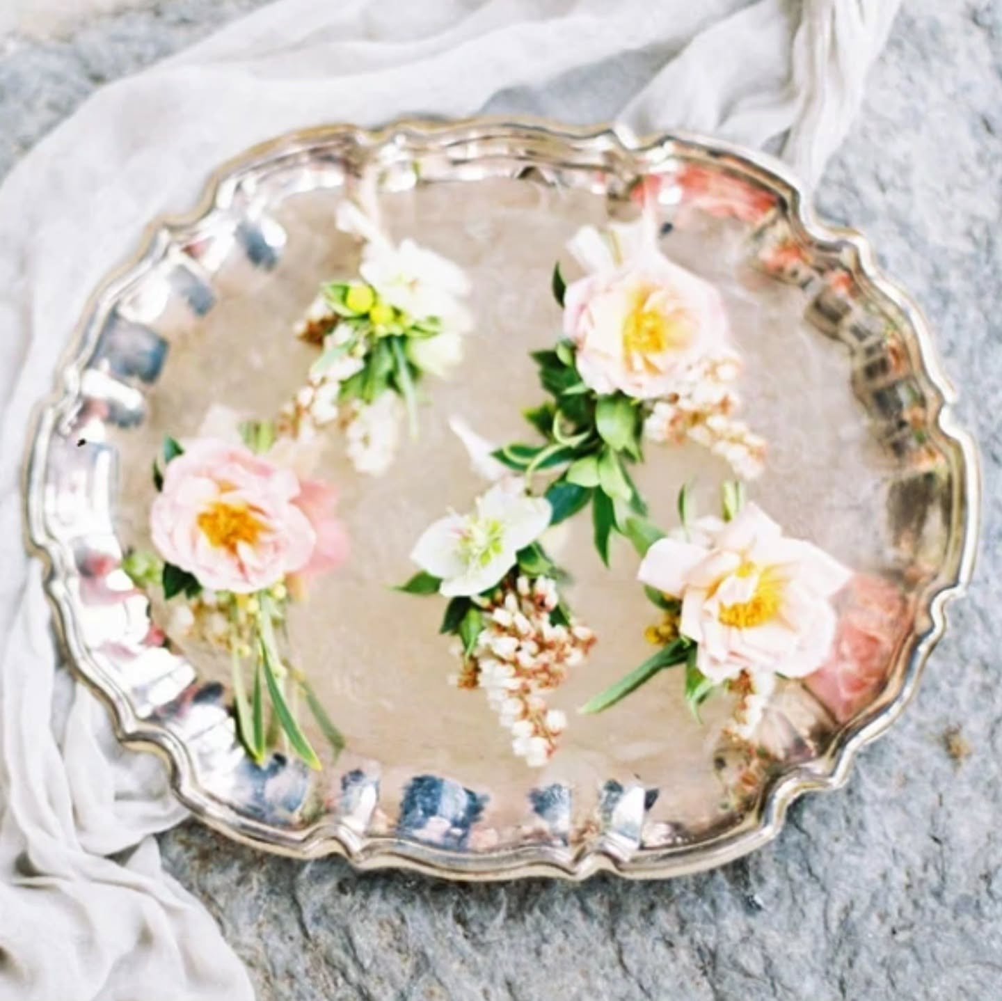 For him 🖤

Photo @ballphoto.co 

#irishfloraldesigner #weddingflowersireland #irishweddingplanner