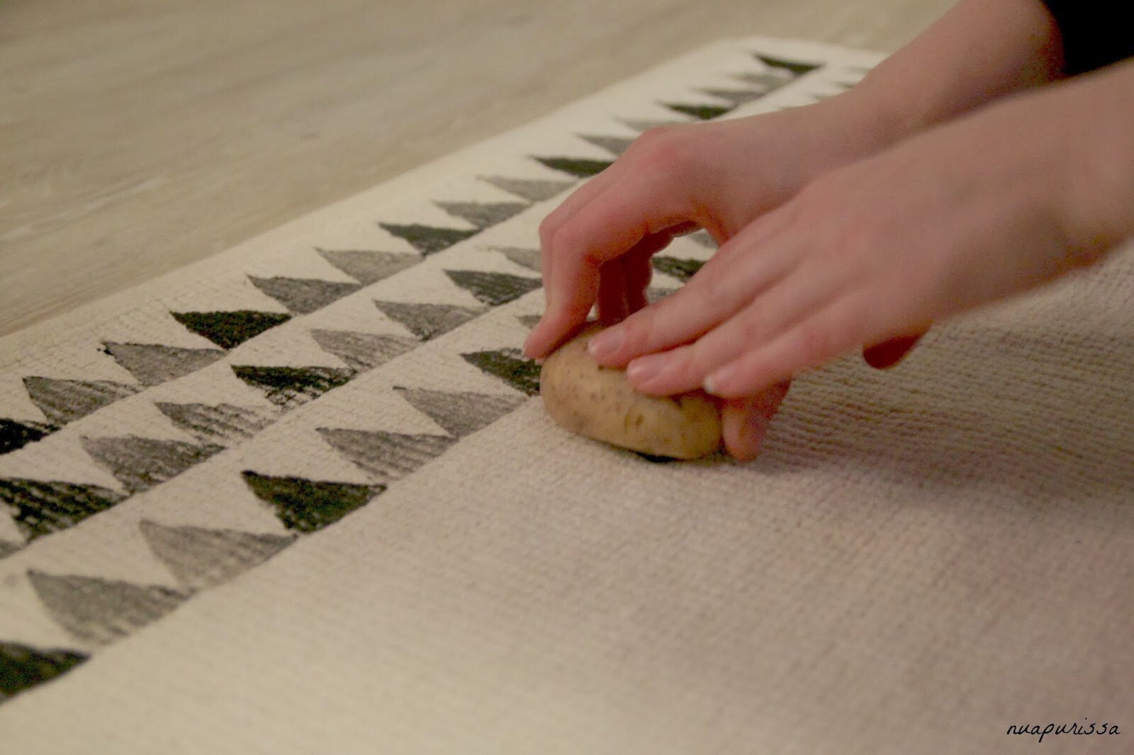 Perunalla painettu matto // DIY