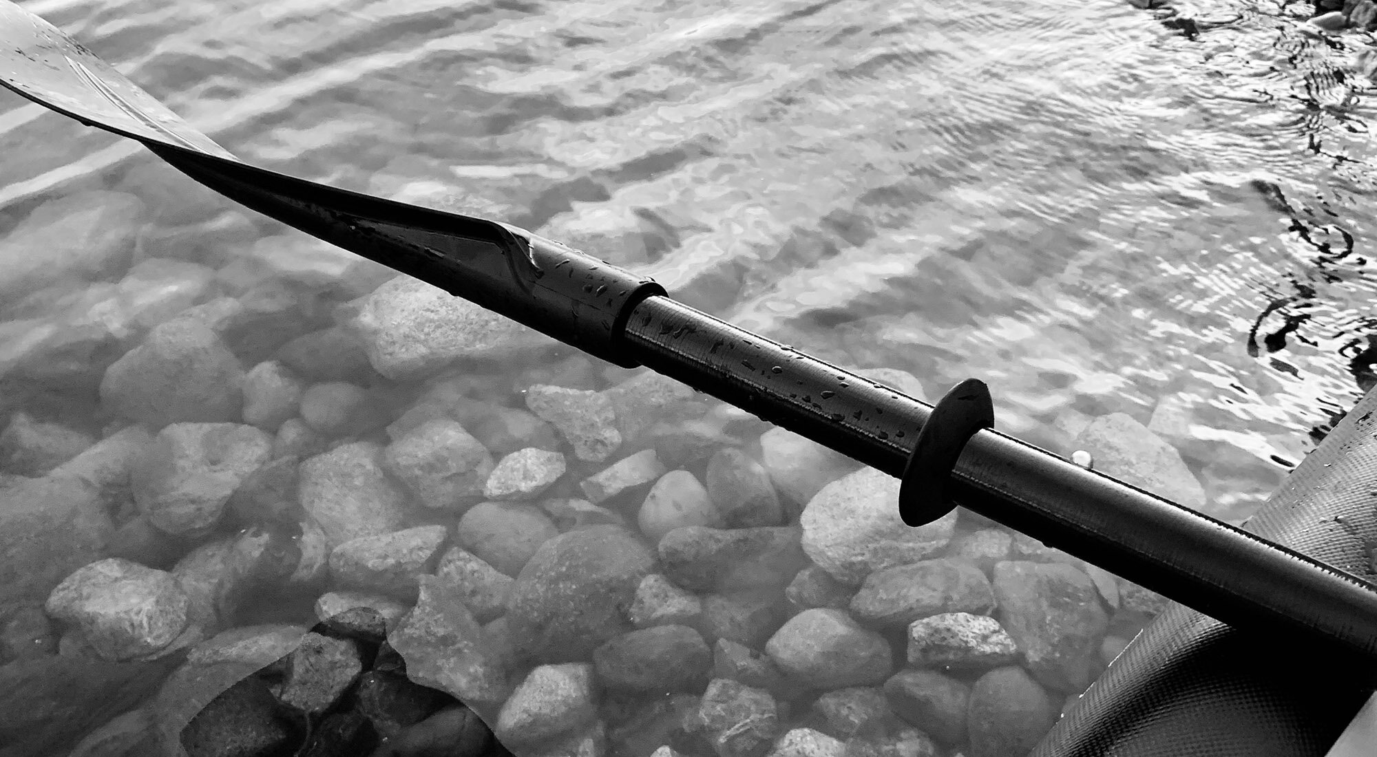 airwal_kayak_paddle_lake.jpg