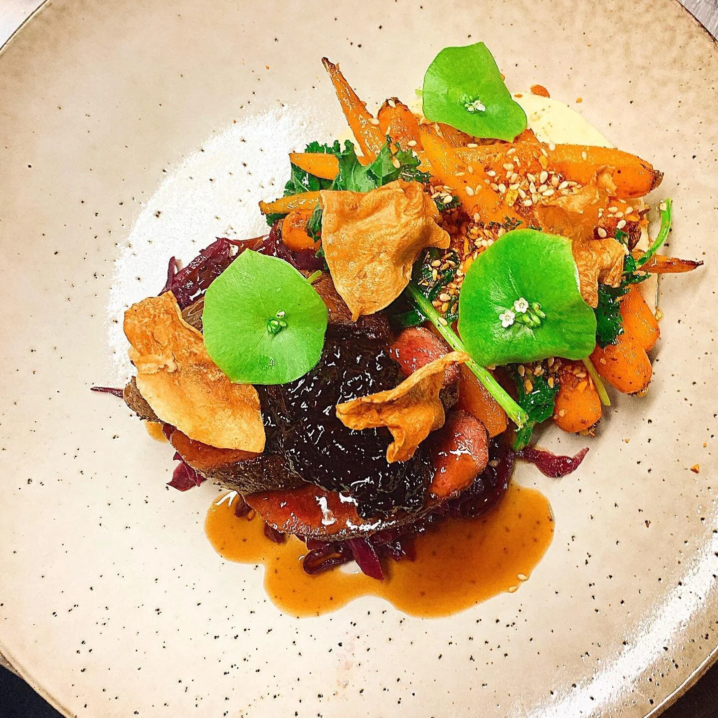 Horopito Venison Denver leg w braised red cabbage,
celeriac, spring carrot, baby kale, dukkah, cherry, celeriac crisps