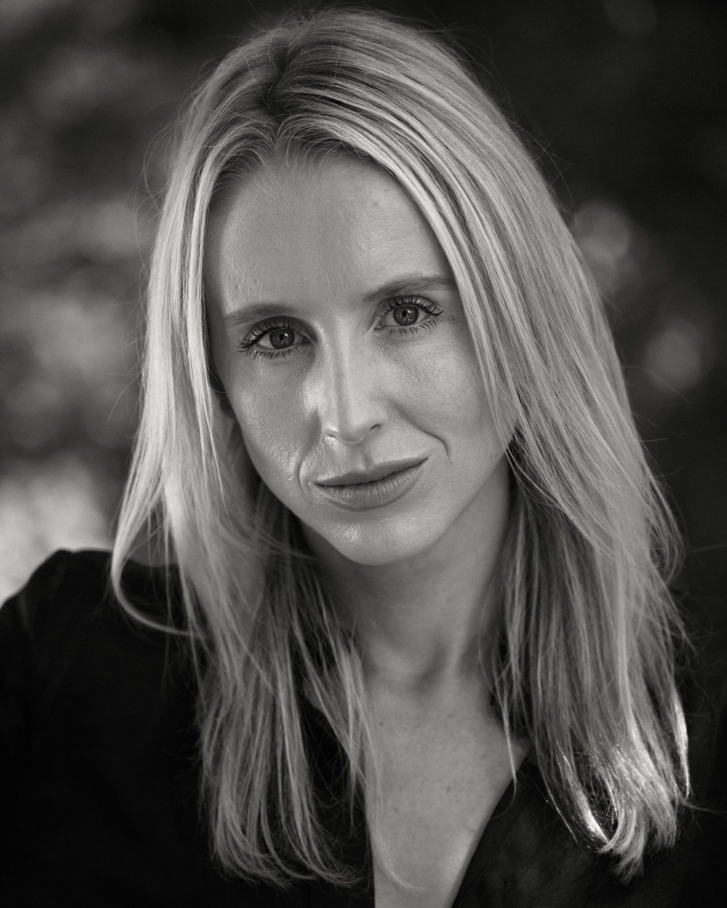 Tina_Df_3451_BW_small.jpg