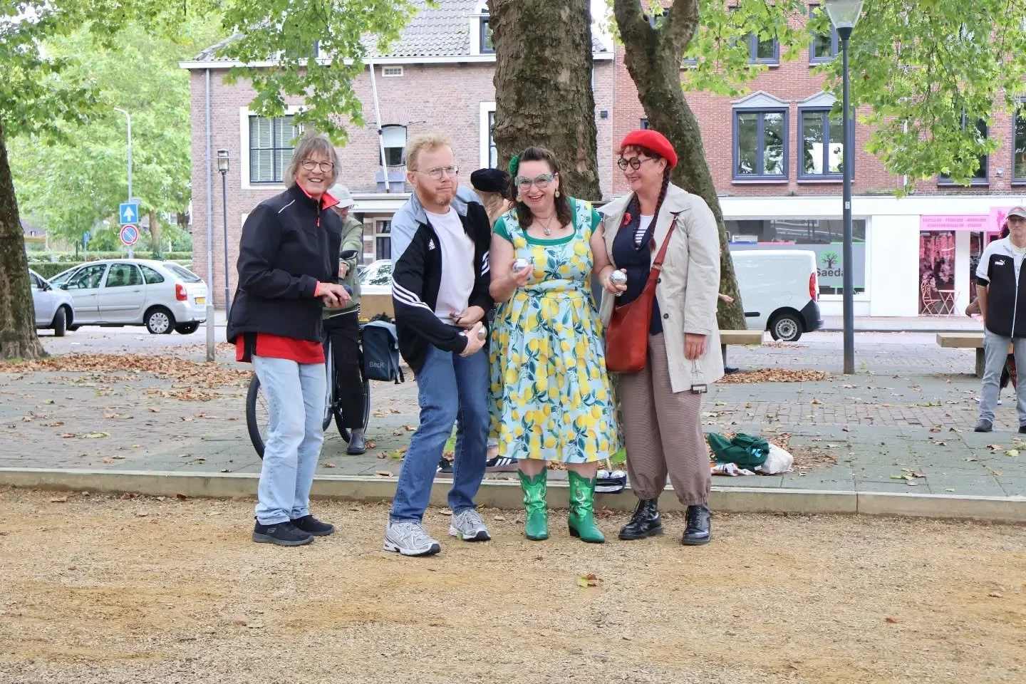 Wow! Wat een leuke 🇫🇷 middag op het mgr. Nolensplein met @omadienbreda en @daverart en allemaal leuke buurtgenoten van jong en oud :) Voor herhaling vatbaar! Merci Beaucoup!