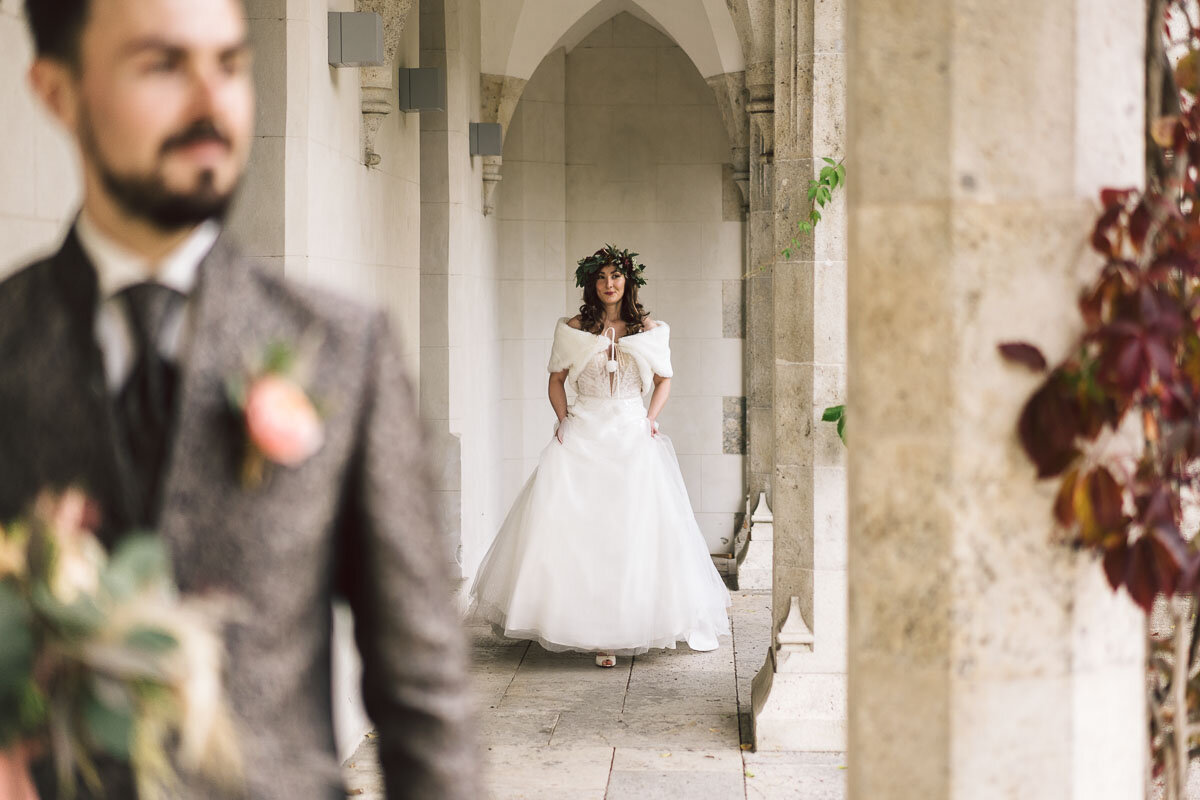  Immer mehr Brautpaare entscheiden sich für einen First Look, der ohne Hochzeitsgäste stattfindet und nur für sie beide ist 