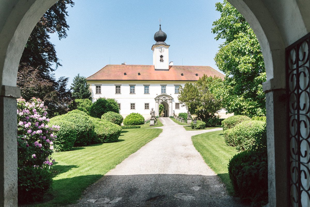  Schloss Altenhof ist ein richtiges Märchenschloss   