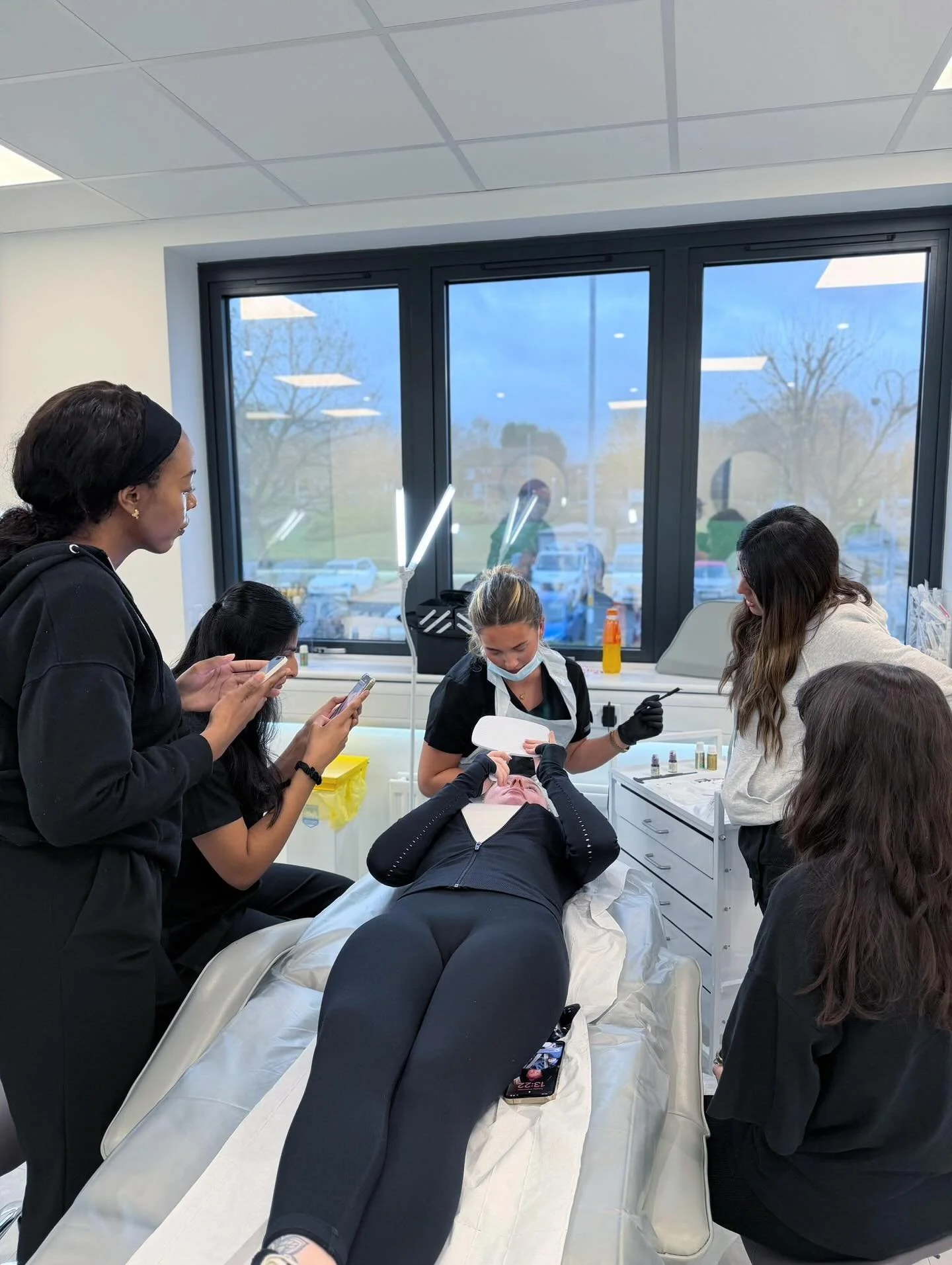 Best Microblading and machine brows course UK