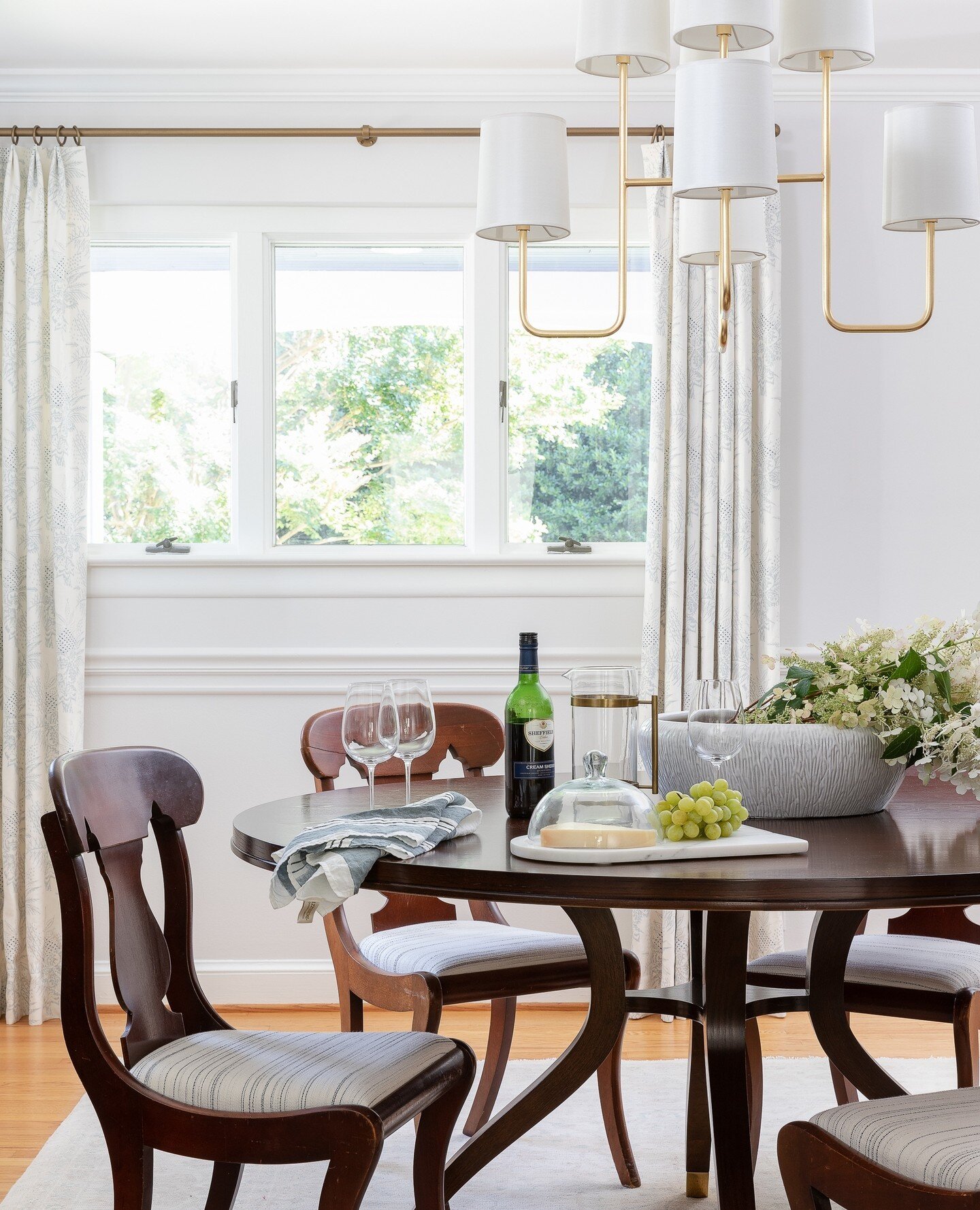 A vintage dining table and chair set gets new life with a modern chandelier.⁠
⁠
Photographer @christykosnicphotography⁠
Designer @chouxdesigns