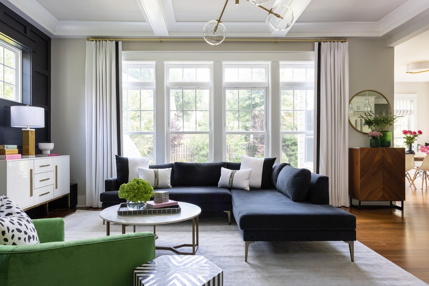 Love the pop of green on the chair and how it pulls the outside in!⁠
⁠
Designer @greyhuntinteriors⁠
Photographer @christykosnicphotography⁠
⁠
#livingroom #entertaining #moderndesign #remodeling #makeover #blackvelvet #greevelvet