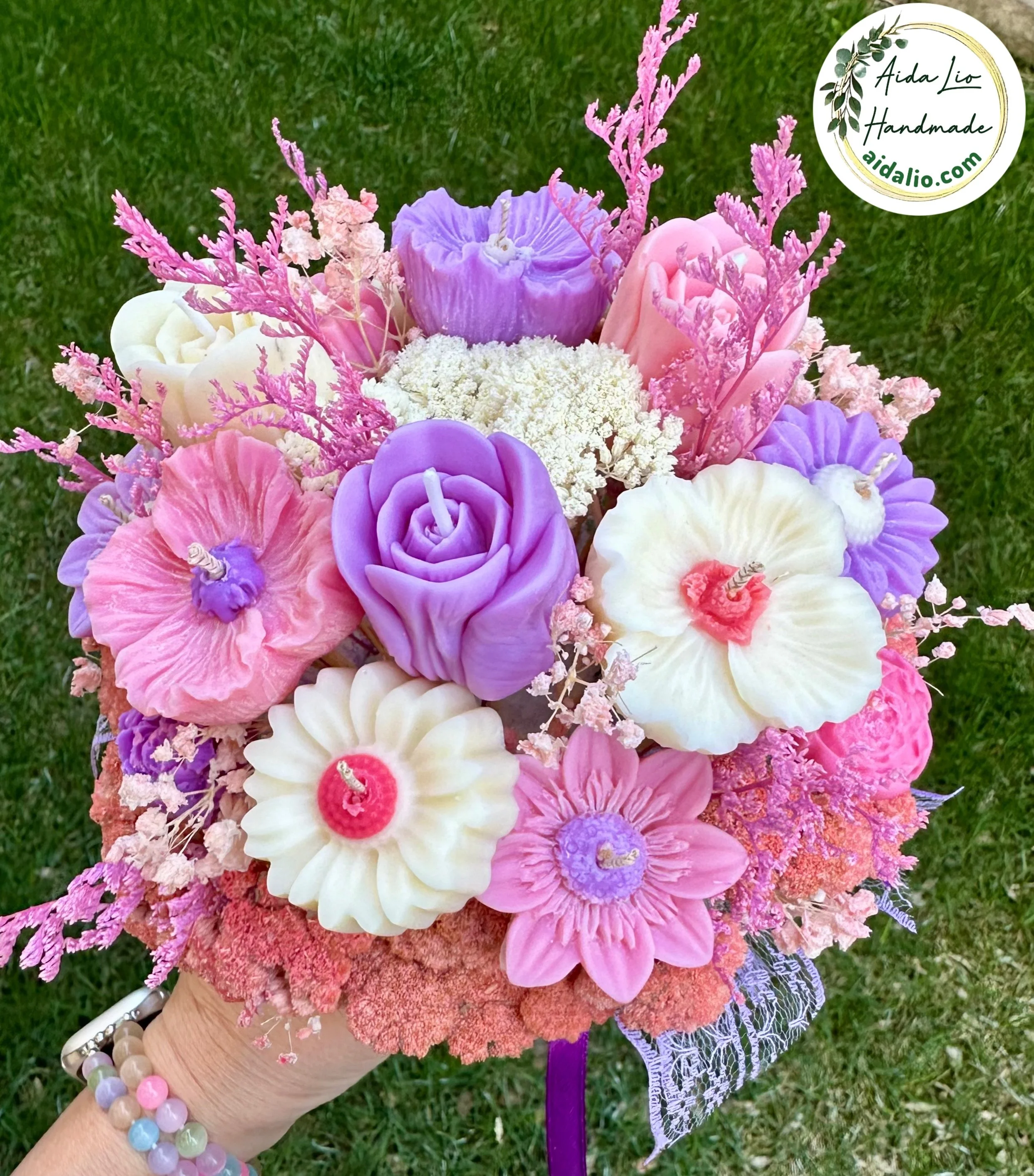 Pastel - Aranjament handmade cu flori din ceară naturală parfumată și plante naturale uscate sau criogenate în bol ceramic turnat manual - 200 lei