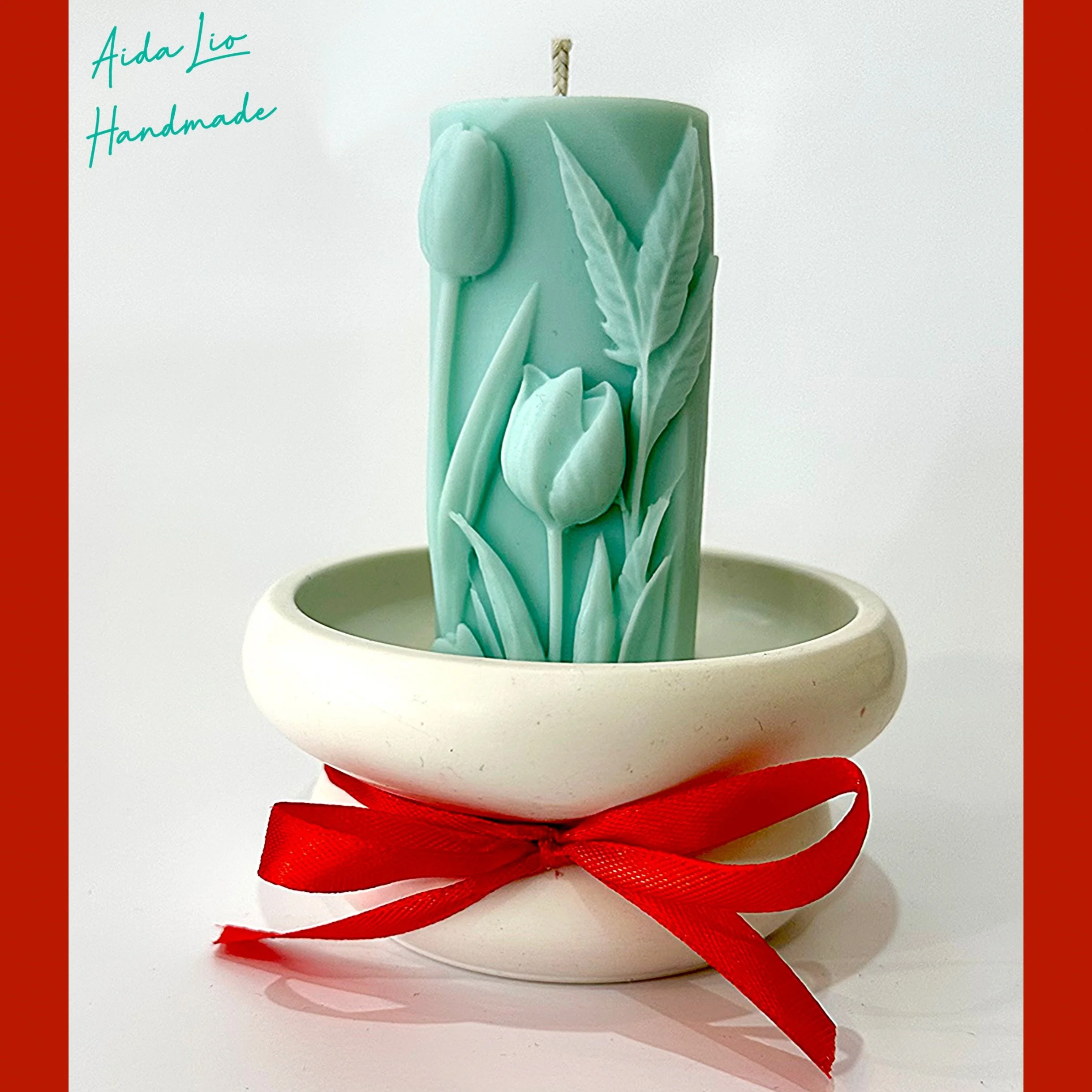 Primăvara cu lalele - lumânare din ceară naturală parfumată în vas ceramic turnat manual - 70 lei