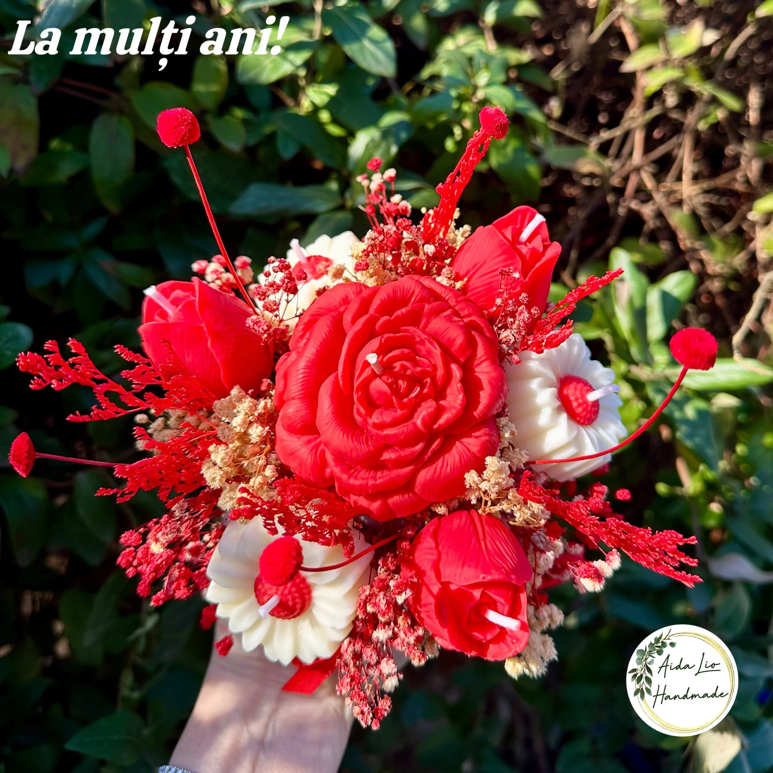 La mulți ani! - Aranjament handmade cu flori din ceară naturală parfumată și plante naturale uscate sau criogenate în bol ceramic turnat manual - 150 lei