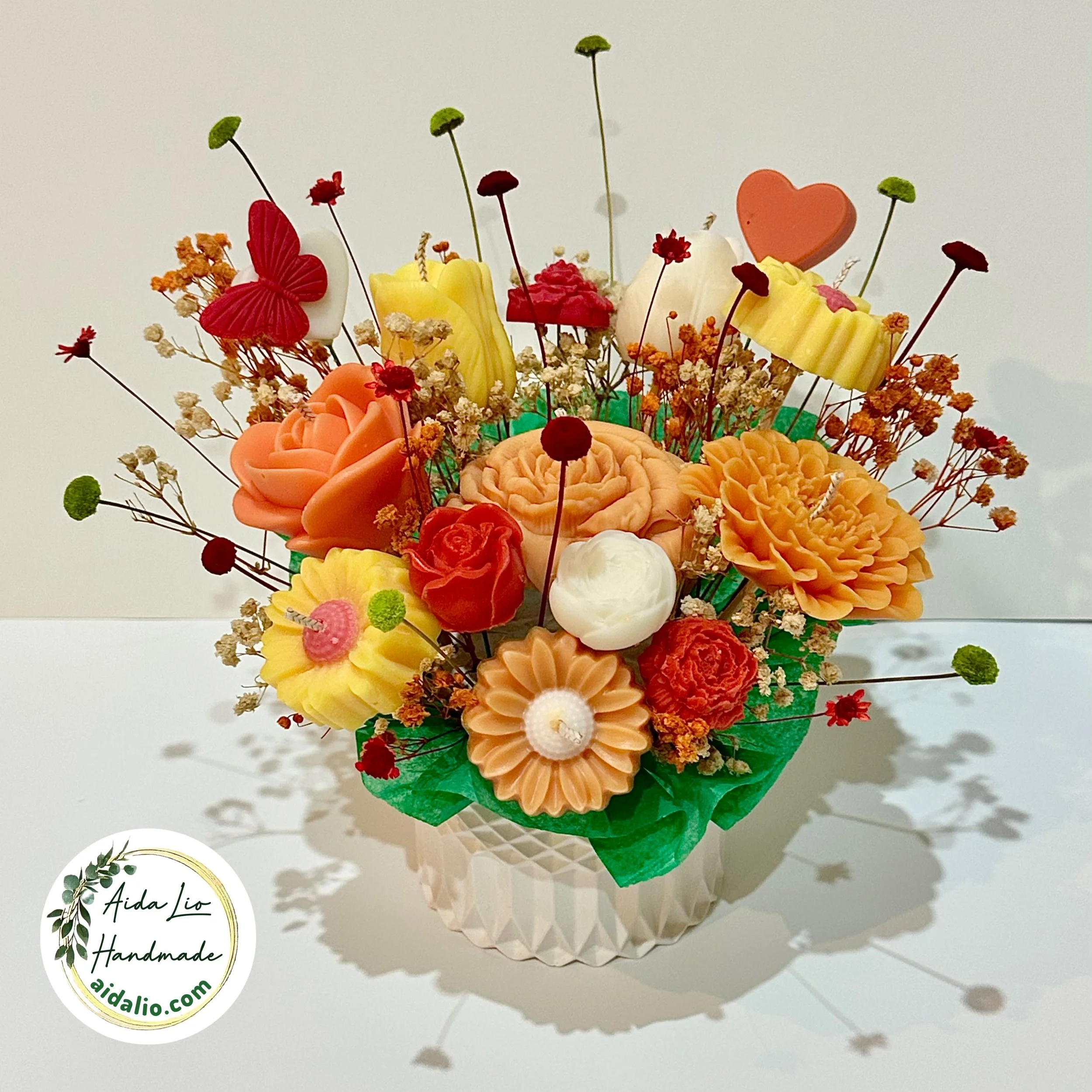 Joy -Aranjament handmade cu flori din ceară naturală parfumată și plante naturale uscate sau criogenate în bol ceramic turnat manual - 200 lei