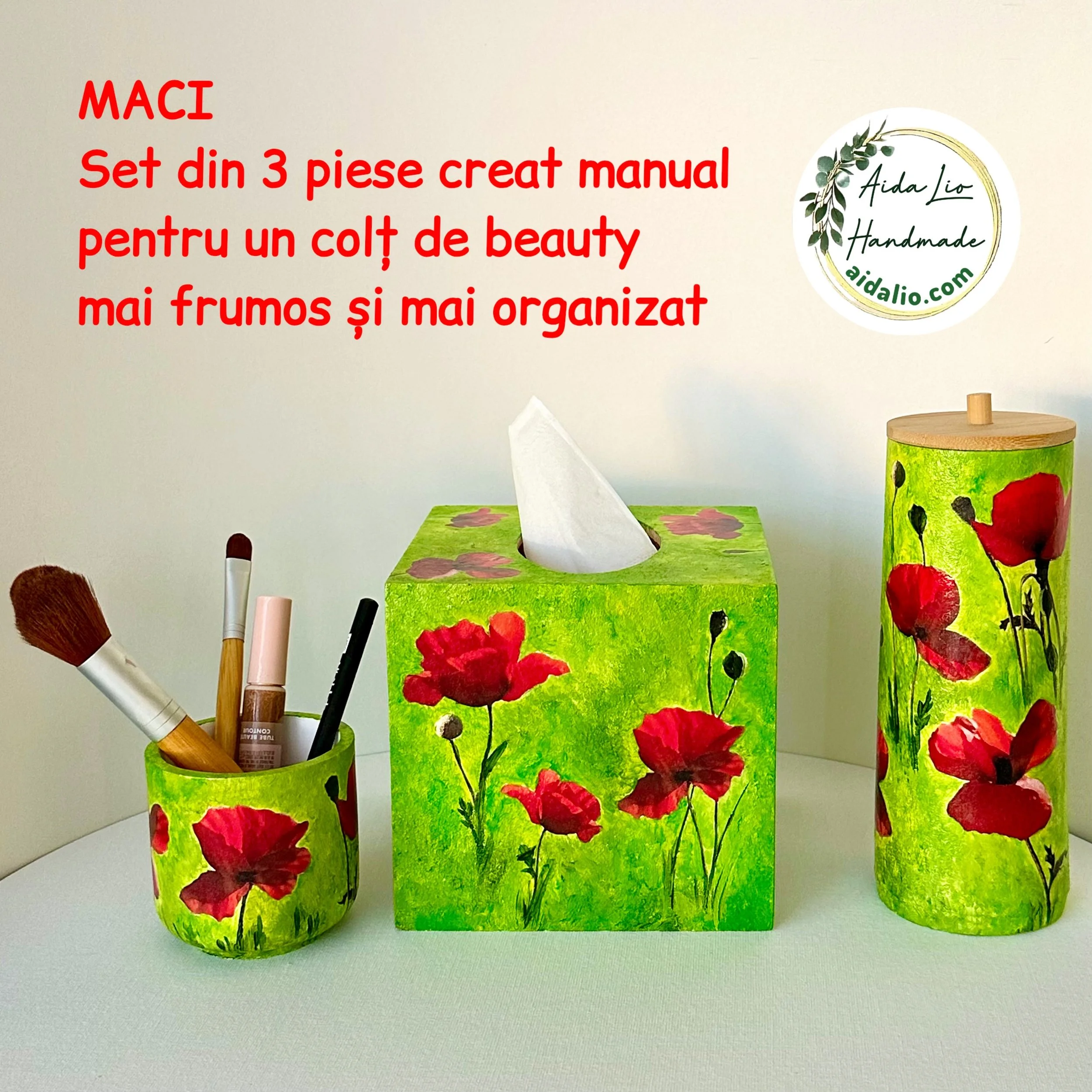 Maci - set decorat cu hârtie de orez și pictat manual: cutie pentru șervețele, suport acrilic pentru dischete demachiante și pahar ceramic turnat manual pentru pensule și alte accesorii cosmetice - 250 lei