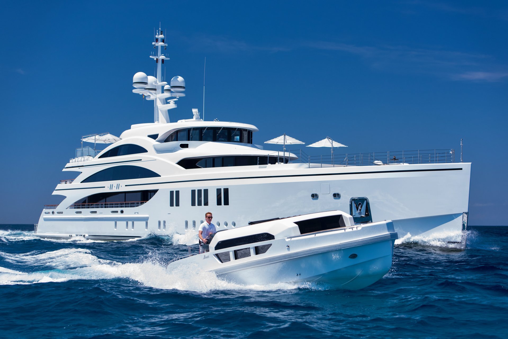 yacht-11-11-toys-08-578ca08f21d74_v_default_big.jpeg