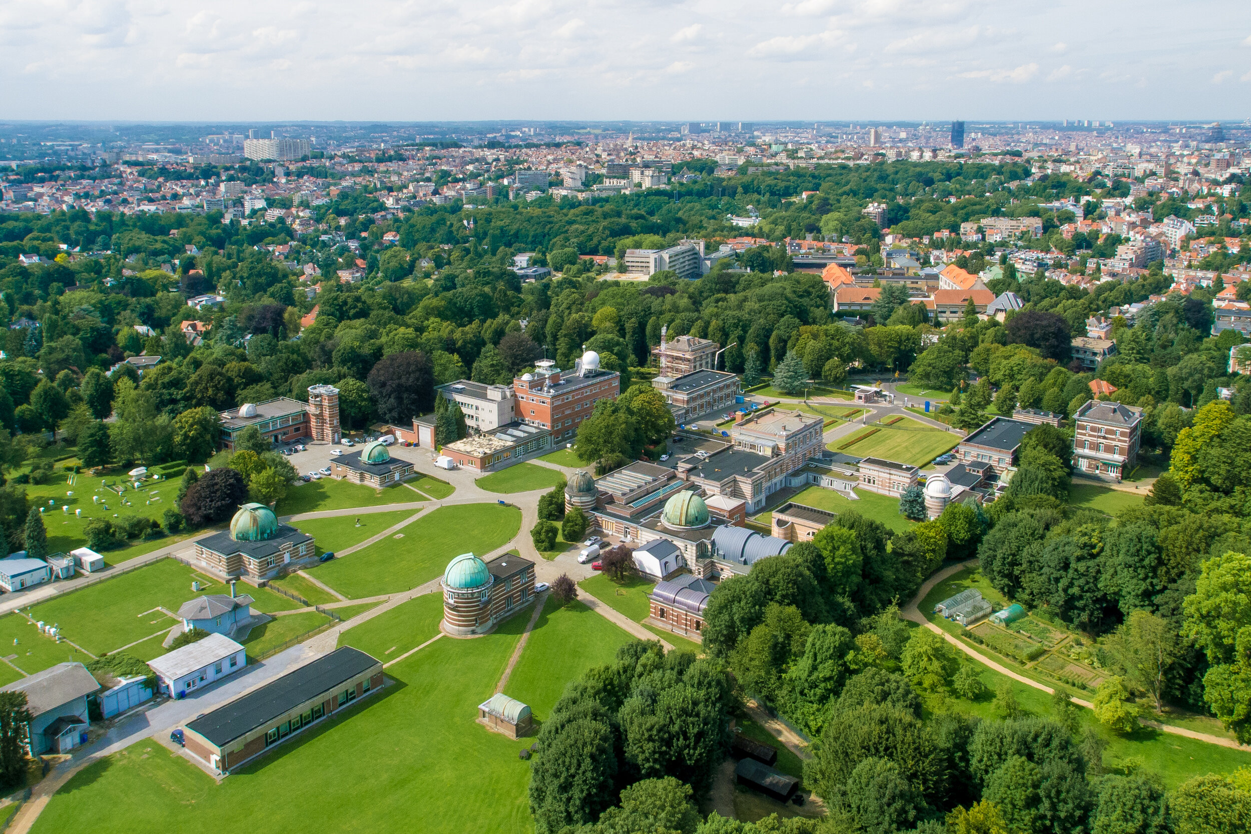 12_08_13_DRONE_UCCLE_Photographie Aerienne_Pixelshake030.jpg