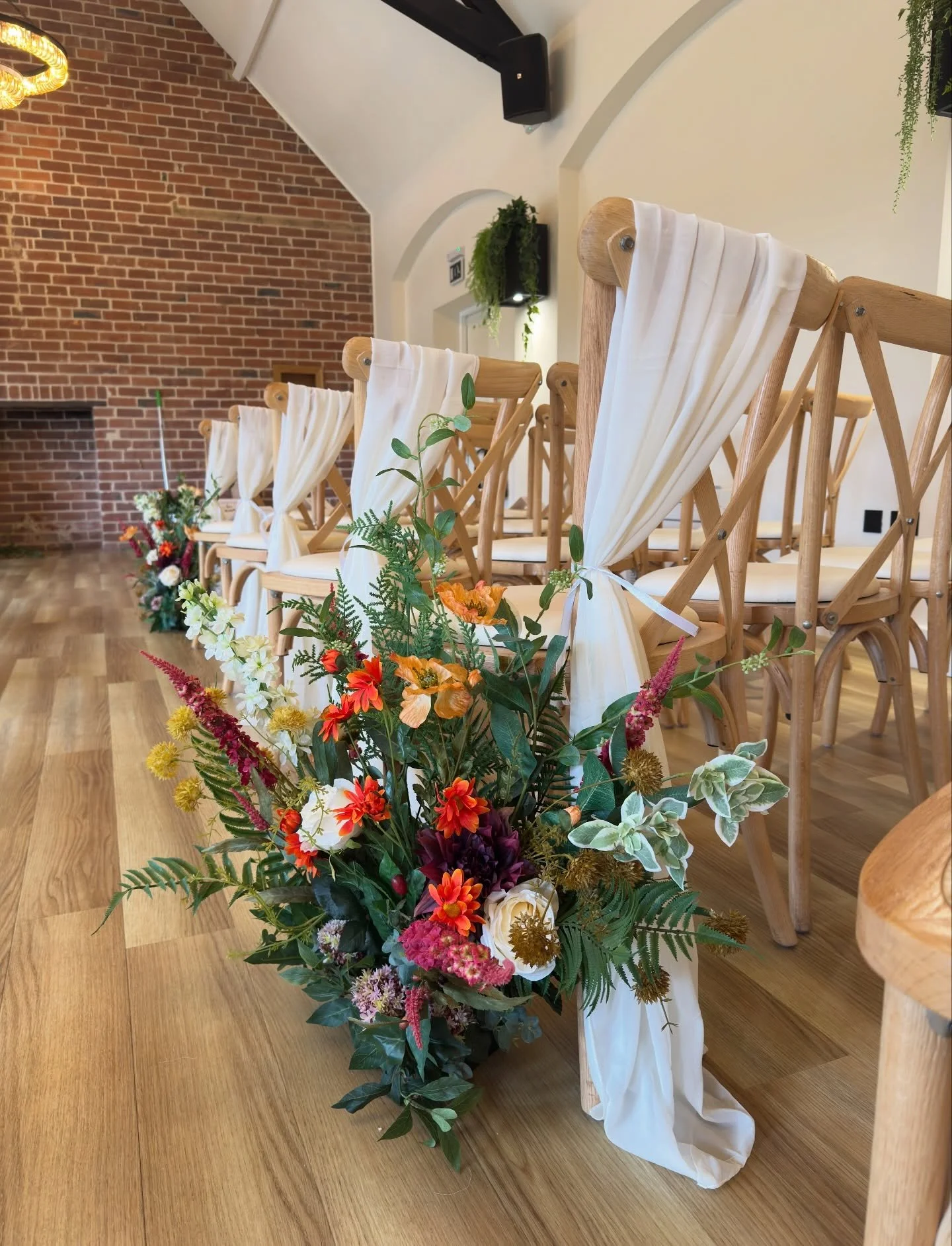 Autumn Bloom Aisle Foliage 

These lush silk aisle florals brought the colour, the texture and the wow to @whistlebarnsvenue last month. 

Perfect for couples who want that &ldquo;fresh flower look&rdquo; without the fresh flower price. 

Delivered, 