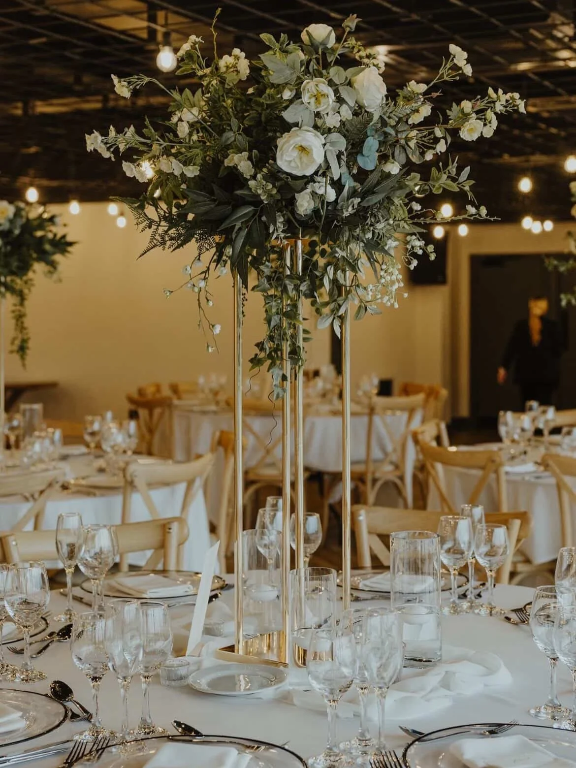 We loved being back at @whistlebarnsvenue last month for Rebekah and George. 

Using our aisle foliage to create small meadows on their grand staircase, and our Rosebloom centrepieces were perfect for wedding breakfast centrepieces. 

Captured beauti