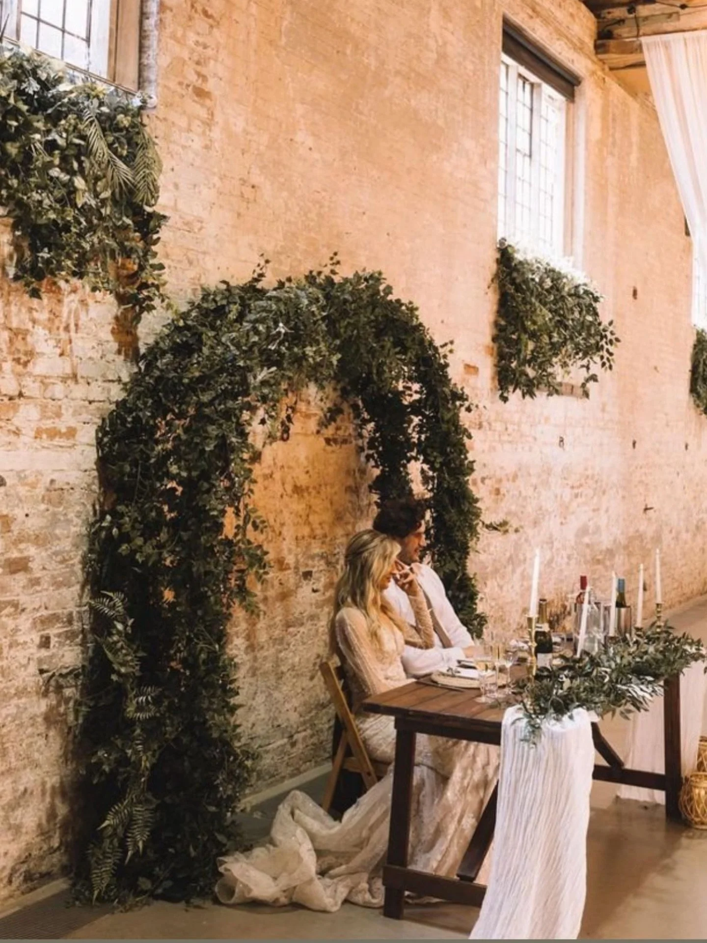 Greenery Archway ✨

The perfect attribute to your wedding ceremony, top table or even as a focal point for your wedding cake! 

#flowerarch #greeneryarch #fauxweddingflowers #derbyflorist #nottinghamflorist