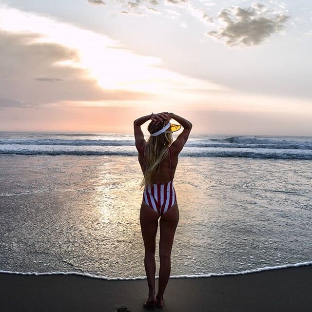 Shooting pour sauvage.
#oceanlover#beachphotoshoot#beachlife#saltywater#savage#liveoutdoors#mermaid#leslandes#seignosse#sunsetlovers#sunset