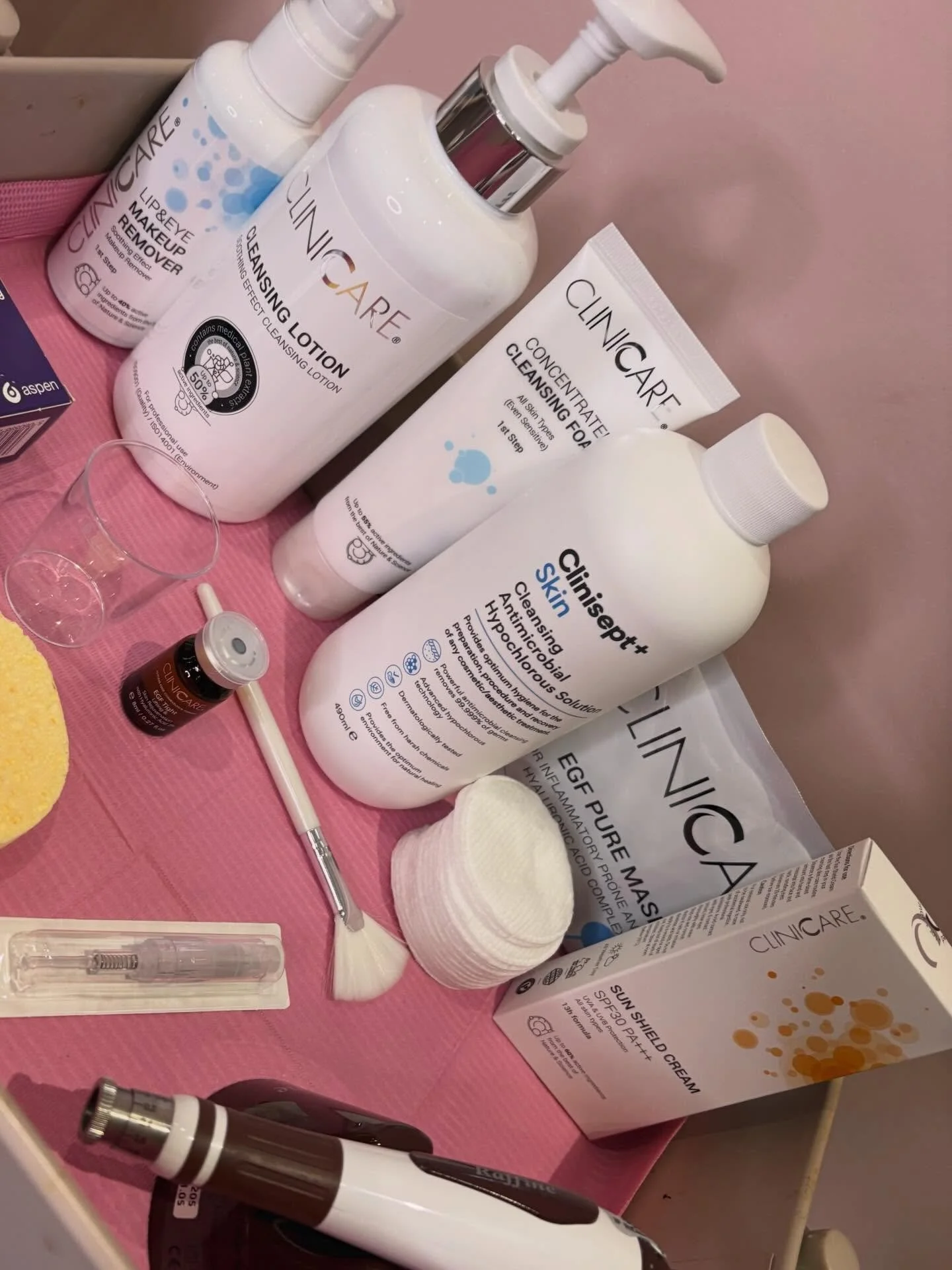 𝐌𝐢𝐜𝐫𝐨𝐧𝐞𝐞𝐝𝐥𝐢𝐧𝐠 💉

Also known as collagen induction therapy is a skin treatment that uses tiny, controlled needle punctures to stimulate your skin&rsquo;s natural repair process. Using a medical grade microneedling pen, we boost collagen 