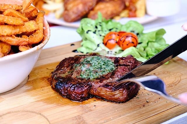 Steaks on Sundays 🥩⁠
⁠
Reserviert Euren Lieblingsplatz im Chicago Meatpackers und verw&ouml;hnt Euch zum langen Wochenende mit unseren einzigartigen Fleisch Spezialit&auml;ten. Ob Rumpsteak, Rib-Eye oder Filet: Wir lassen Eure Gaumen schmelzen 🤤 ⁠
