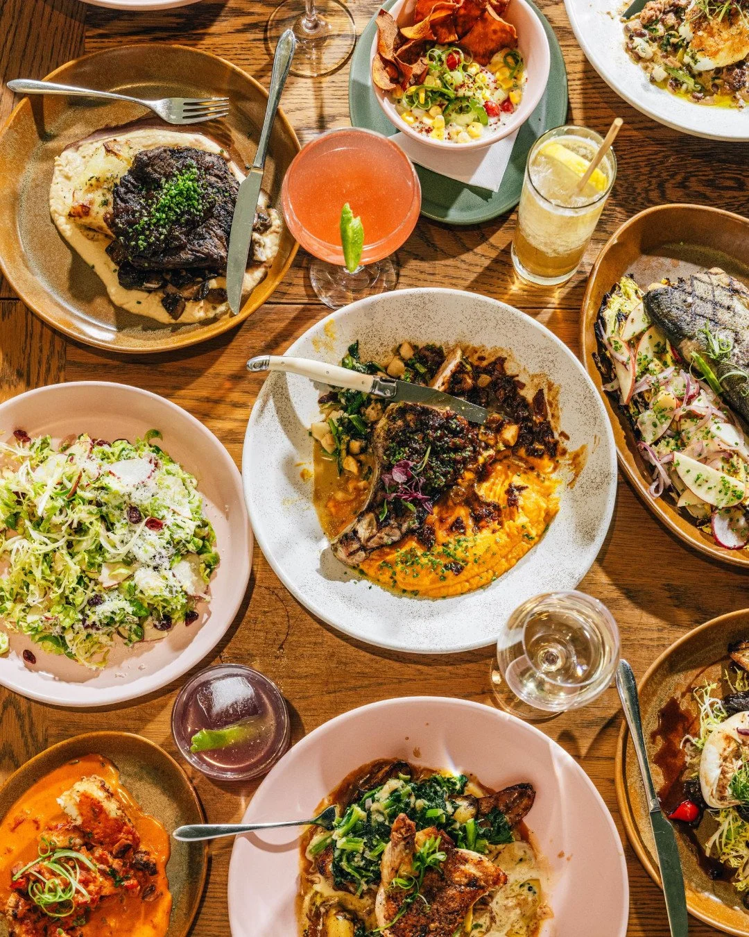 We hope your dinner table looks a little something like this this weekend 🩷