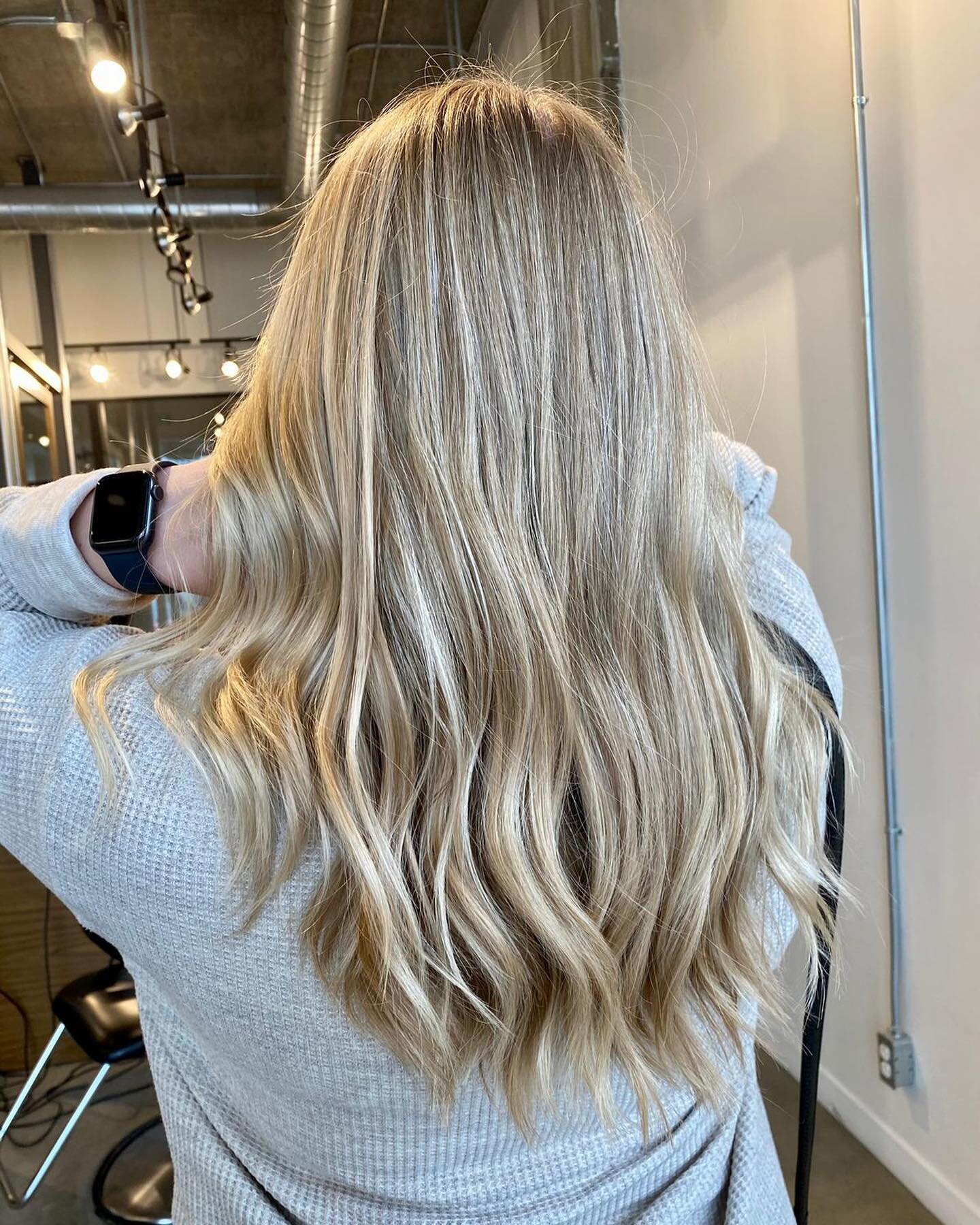 Totale look par Am&eacute;lia 💯
Voir ➡️l&rsquo;avant 
#balayage