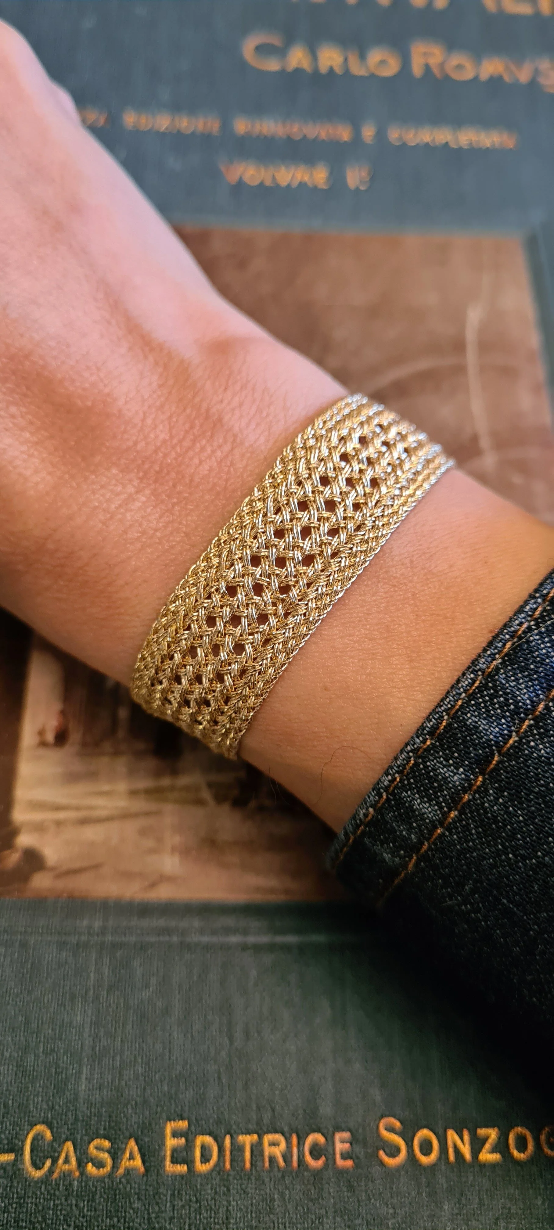 Bracciale tessuto a mano